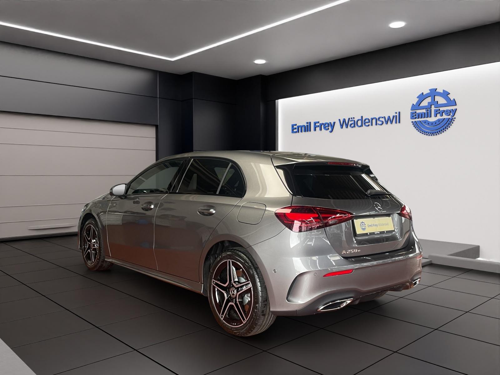 MERCEDES-BENZ A 250 e EQ Star AMG Line-image-2