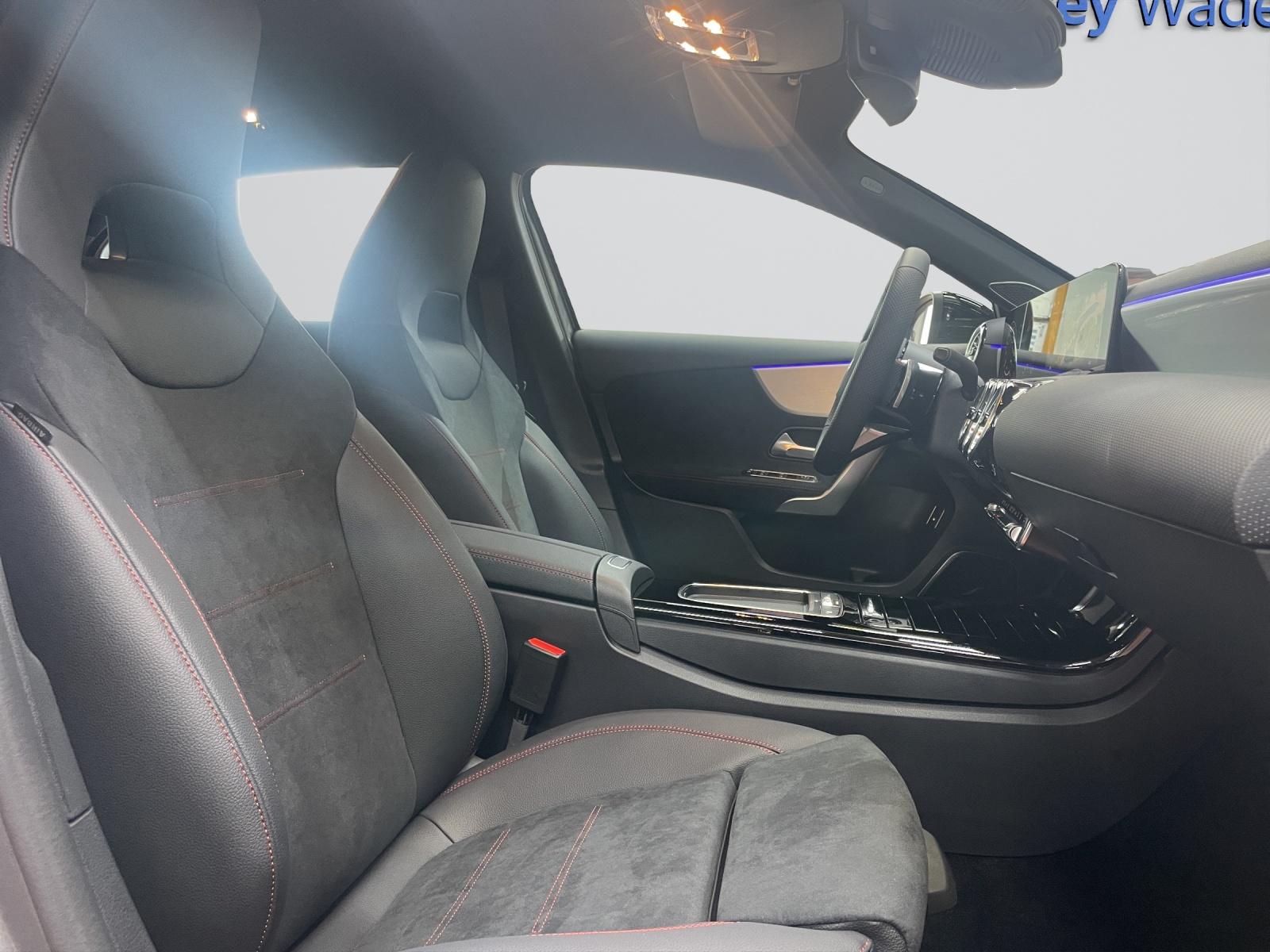 MERCEDES-BENZ A 250 e EQ Star AMG Line-image-5