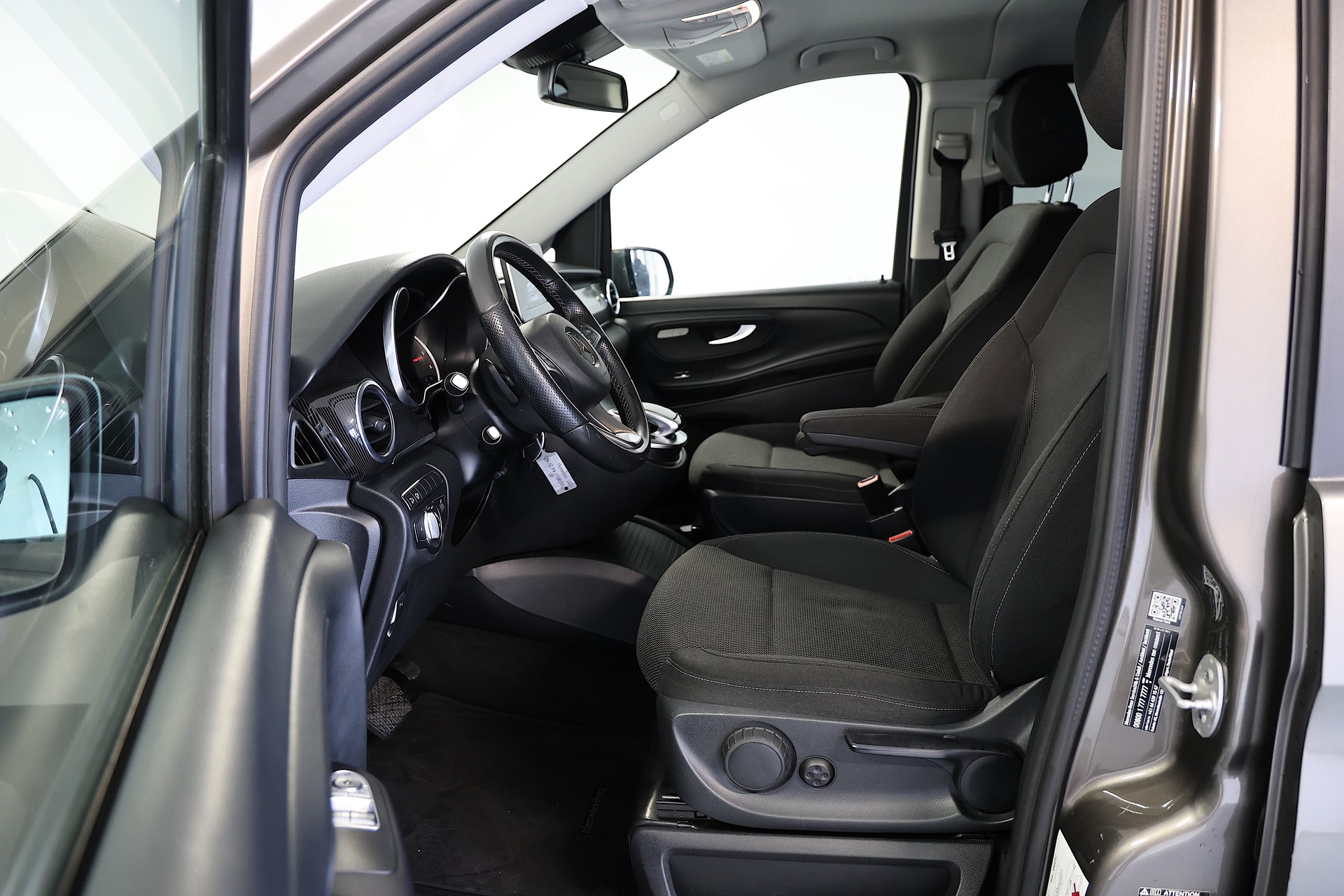 MERCEDES-BENZ V 250 d lang 4Matic 7G-Tronic-image-5