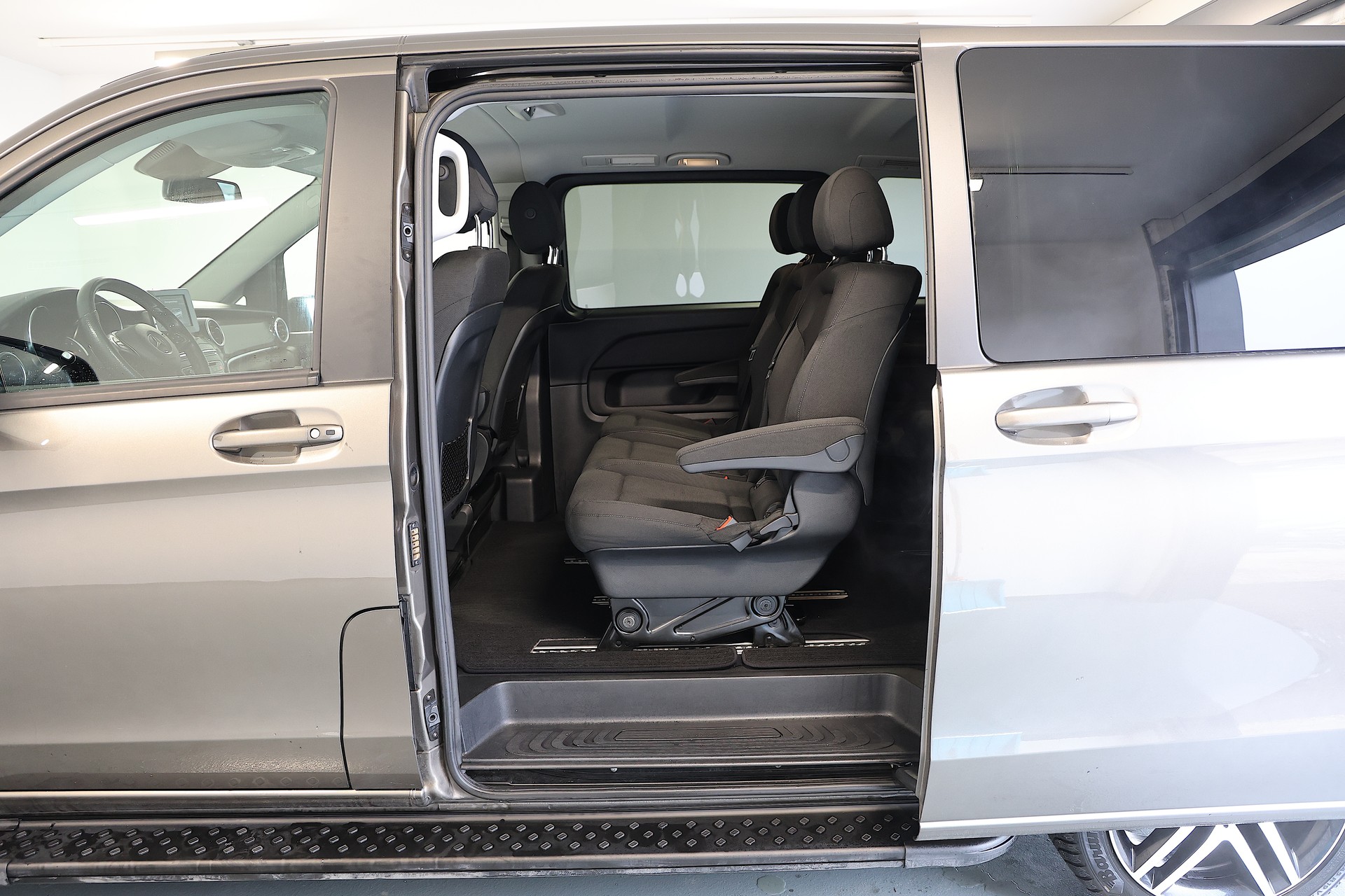 MERCEDES-BENZ V 250 d lang 4Matic 7G-Tronic-image-12