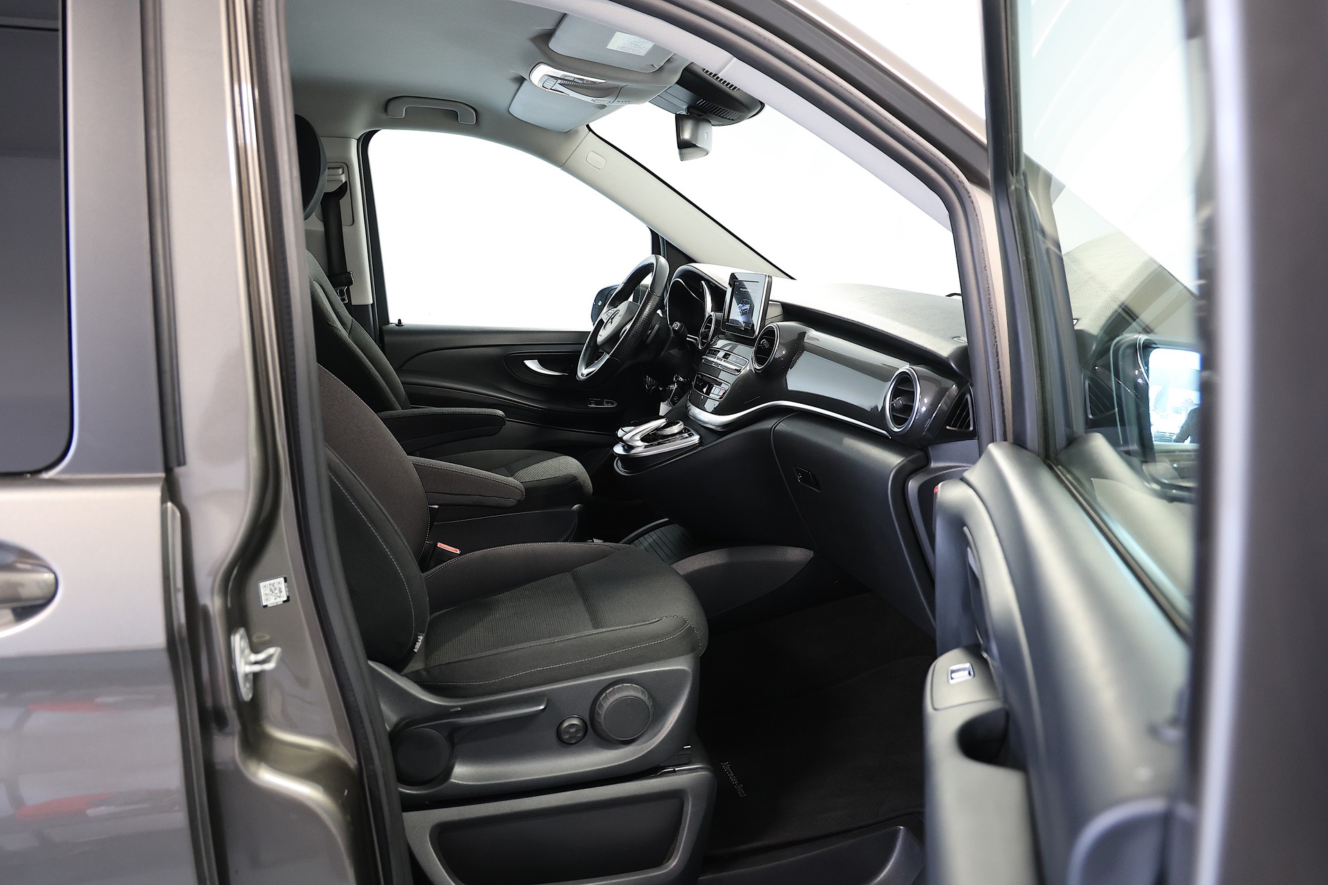 MERCEDES-BENZ V 250 d lang 4Matic 7G-Tronic-image-10