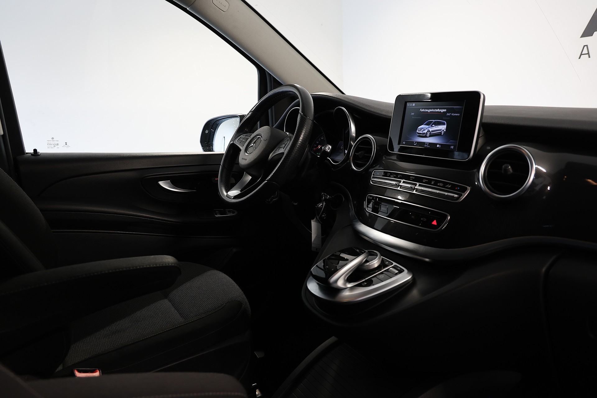 MERCEDES-BENZ V 250 d lang 4Matic 7G-Tronic-image-11