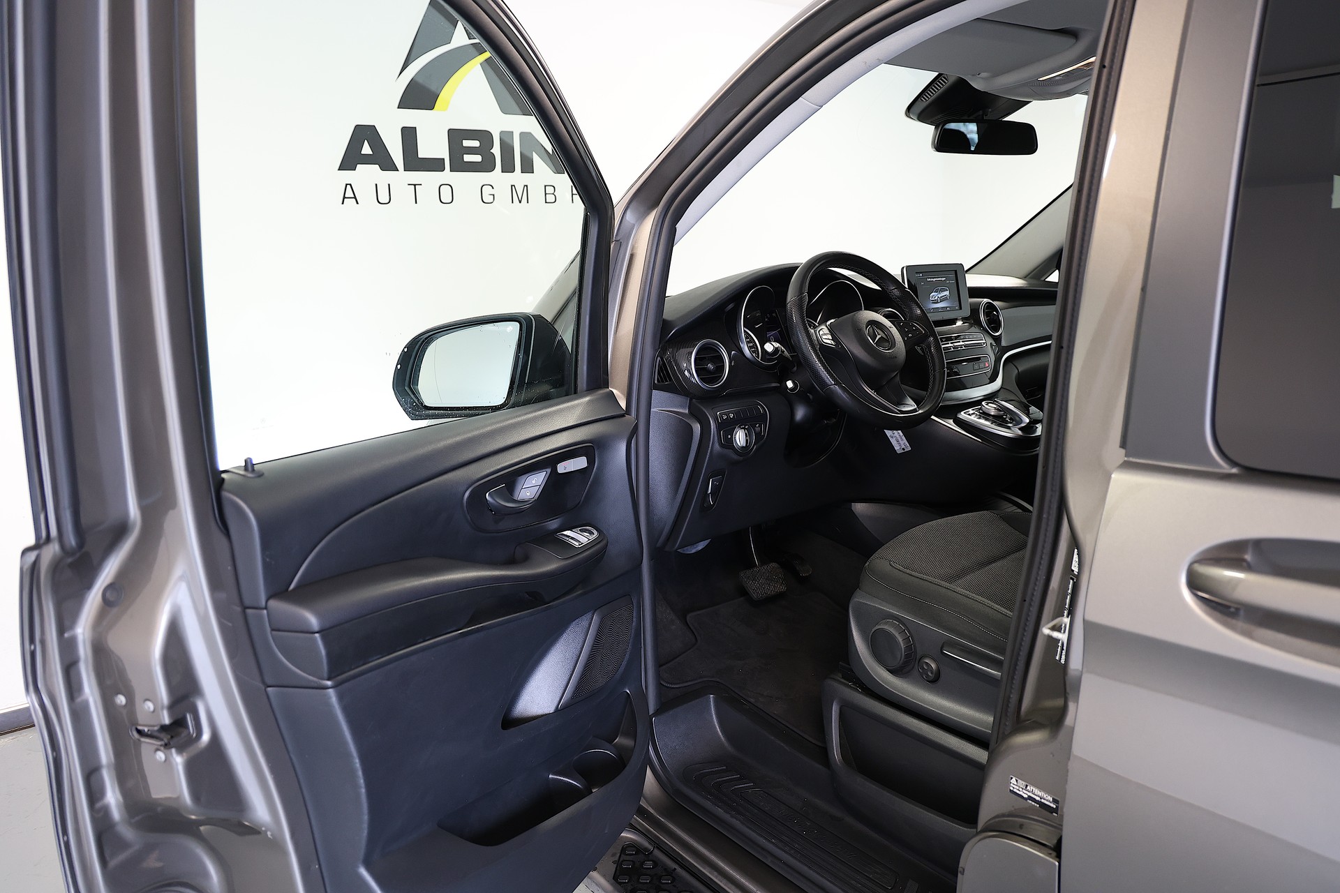 MERCEDES-BENZ V 250 d lang 4Matic 7G-Tronic-image-4