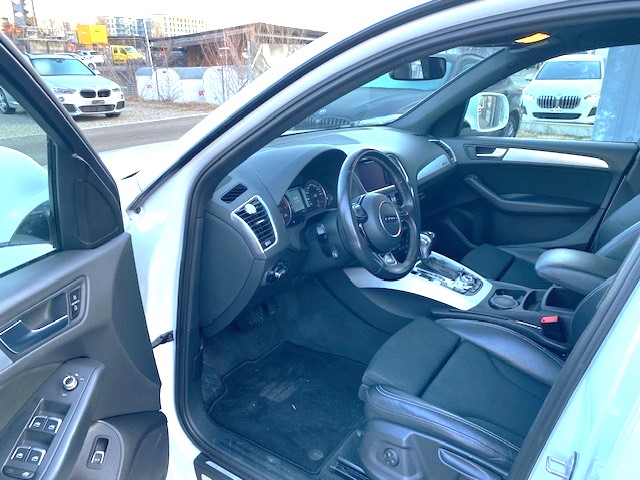AUDI Q5 2.0 TFSI quattro T-Tronic-image-5