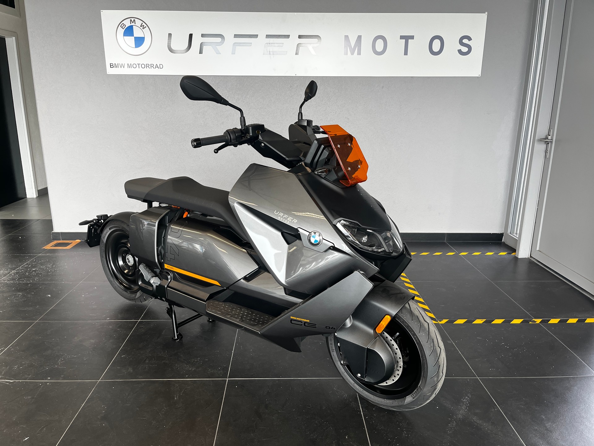 BMW CE 04-showroom-element-1