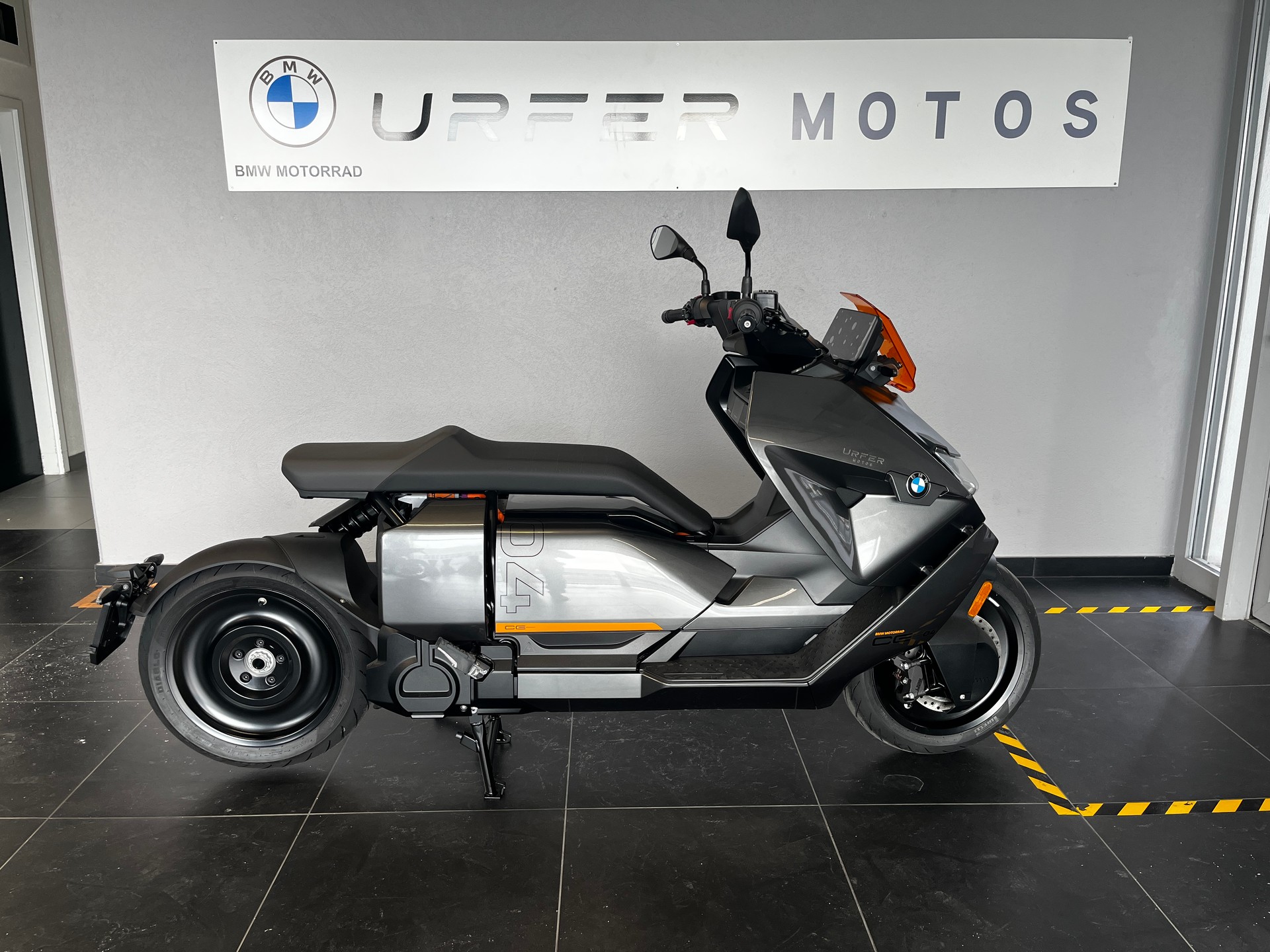 BMW CE 04