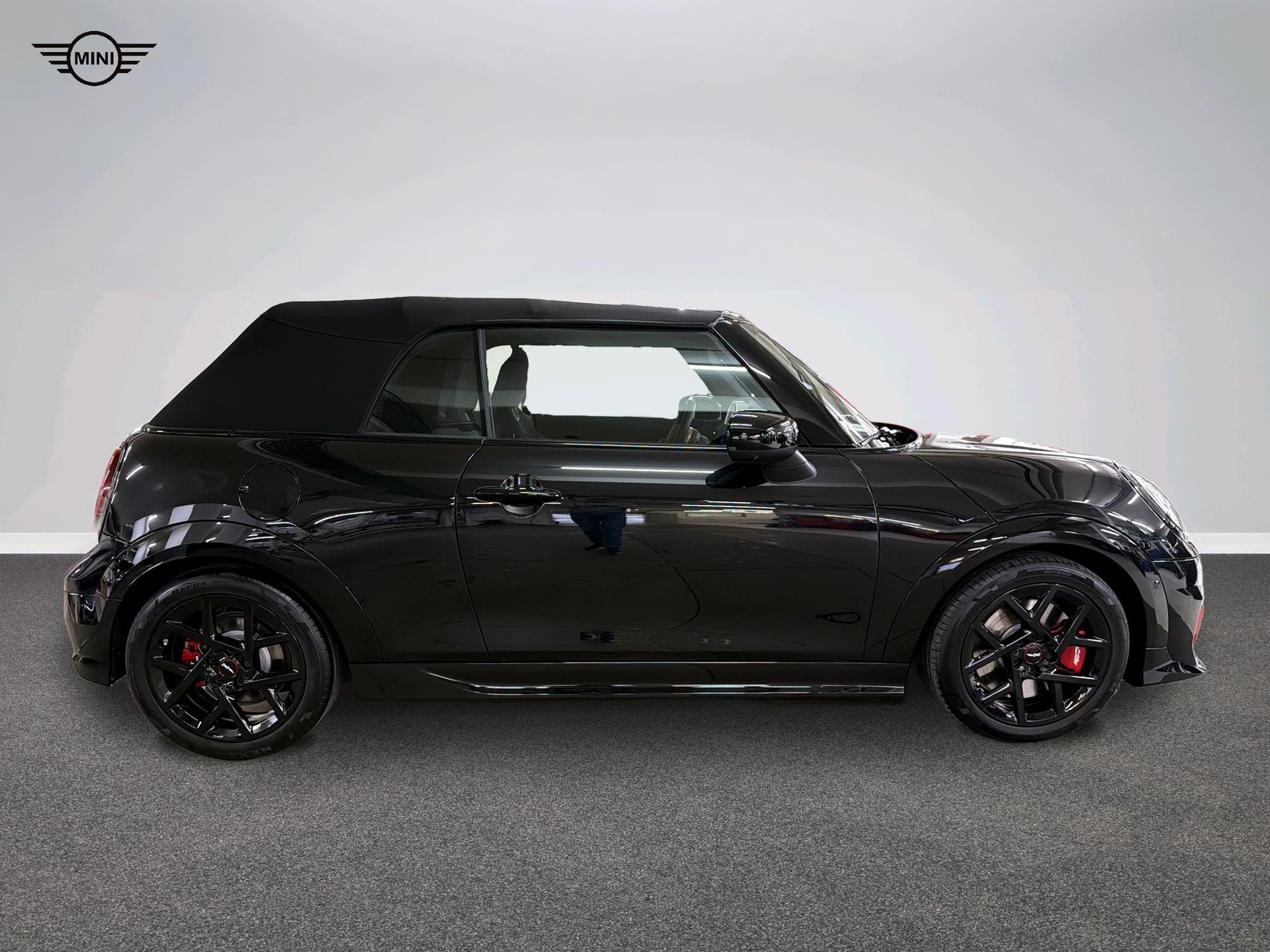 MINI John Cooper Works Cabrio-image-2
