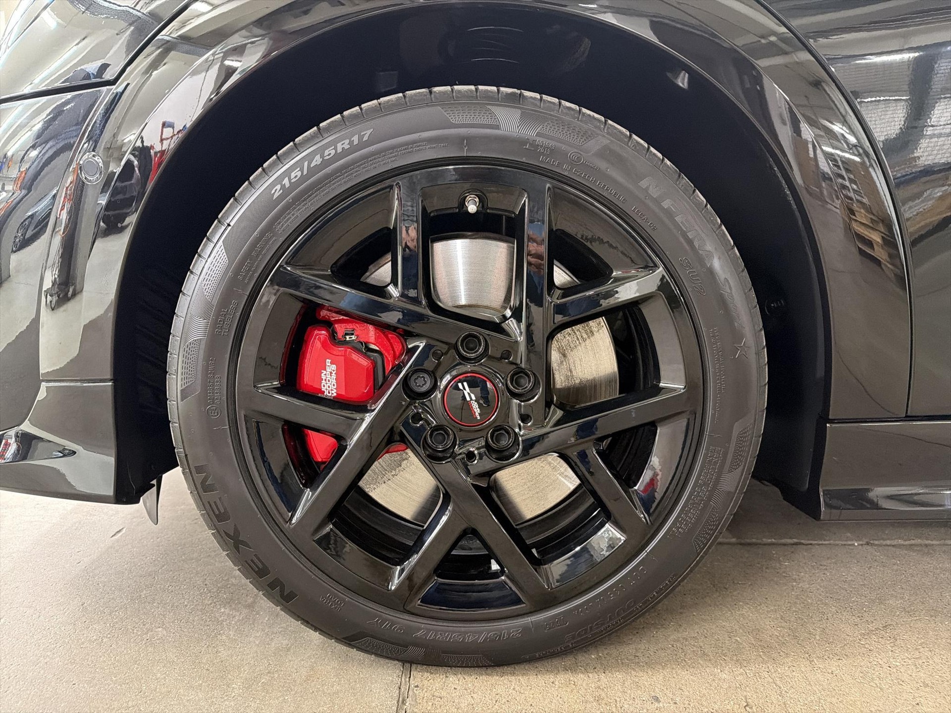 MINI John Cooper Works Cabrio-image-9