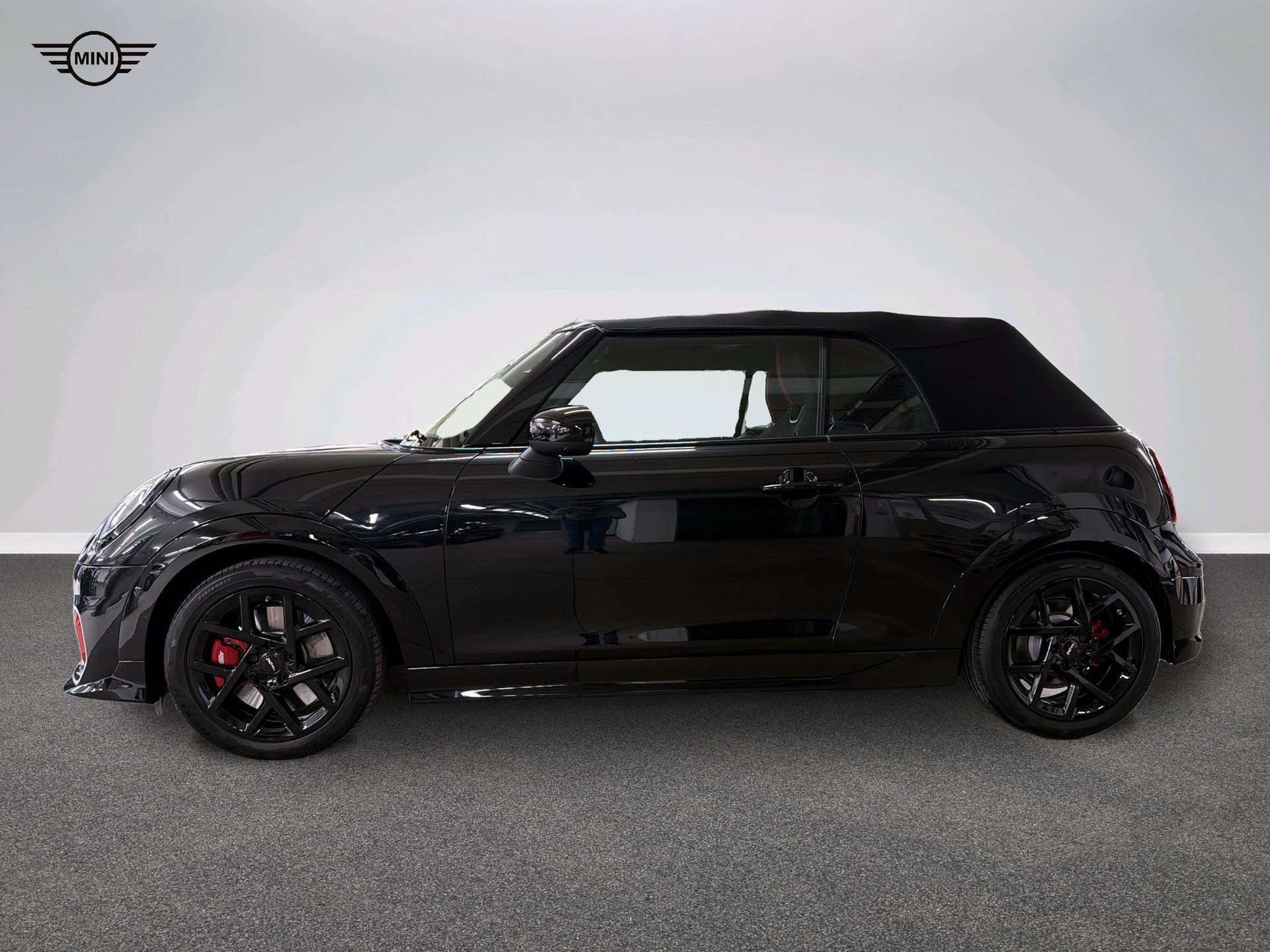 MINI John Cooper Works Cabrio-image-1