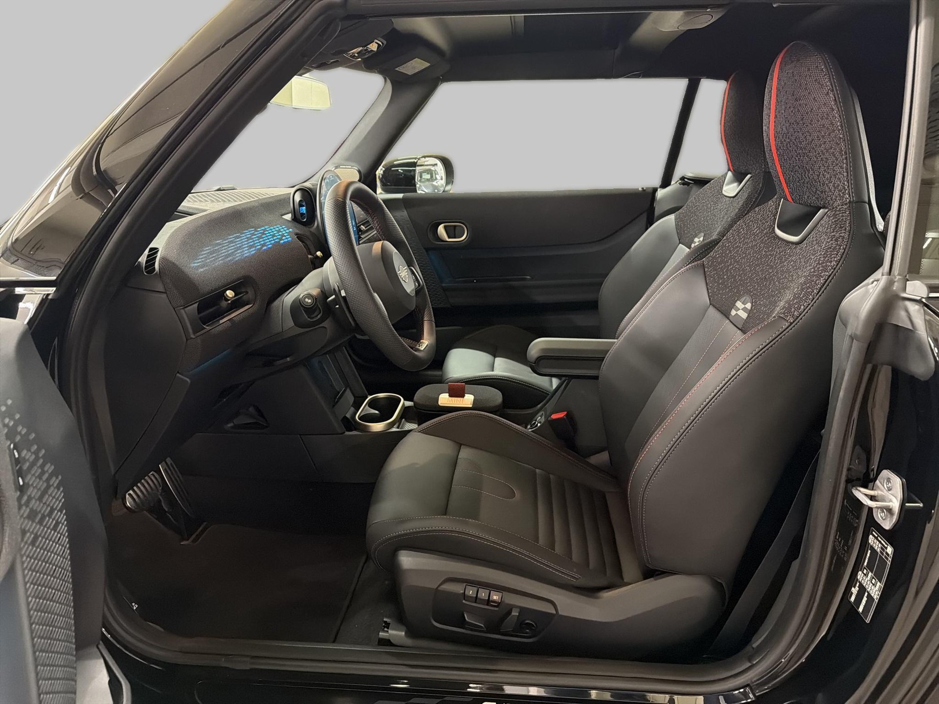 MINI John Cooper Works Cabrio-image-13