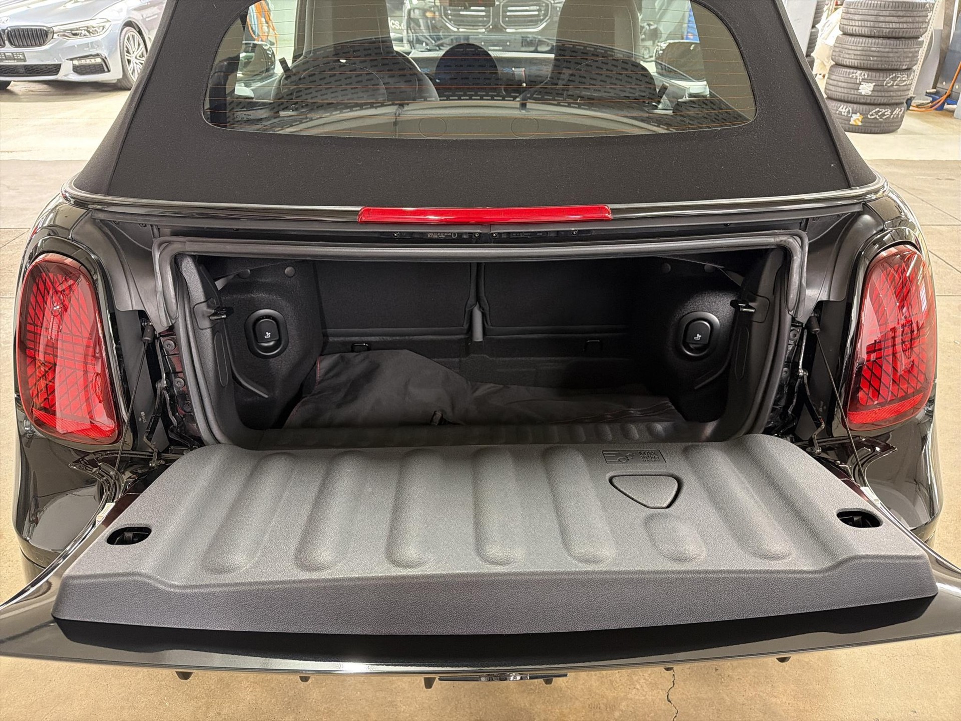 MINI John Cooper Works Cabrio-image-15
