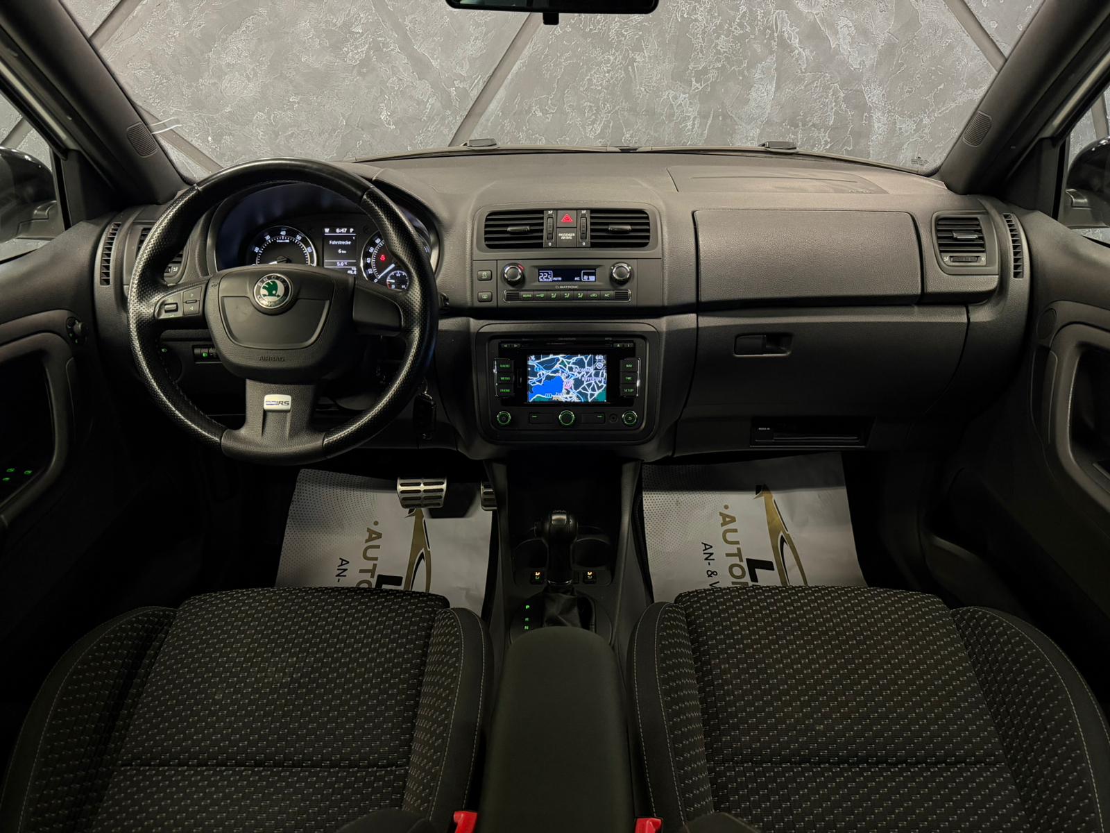 SKODA Fabia 1.4 TSI RS DSG-image-8