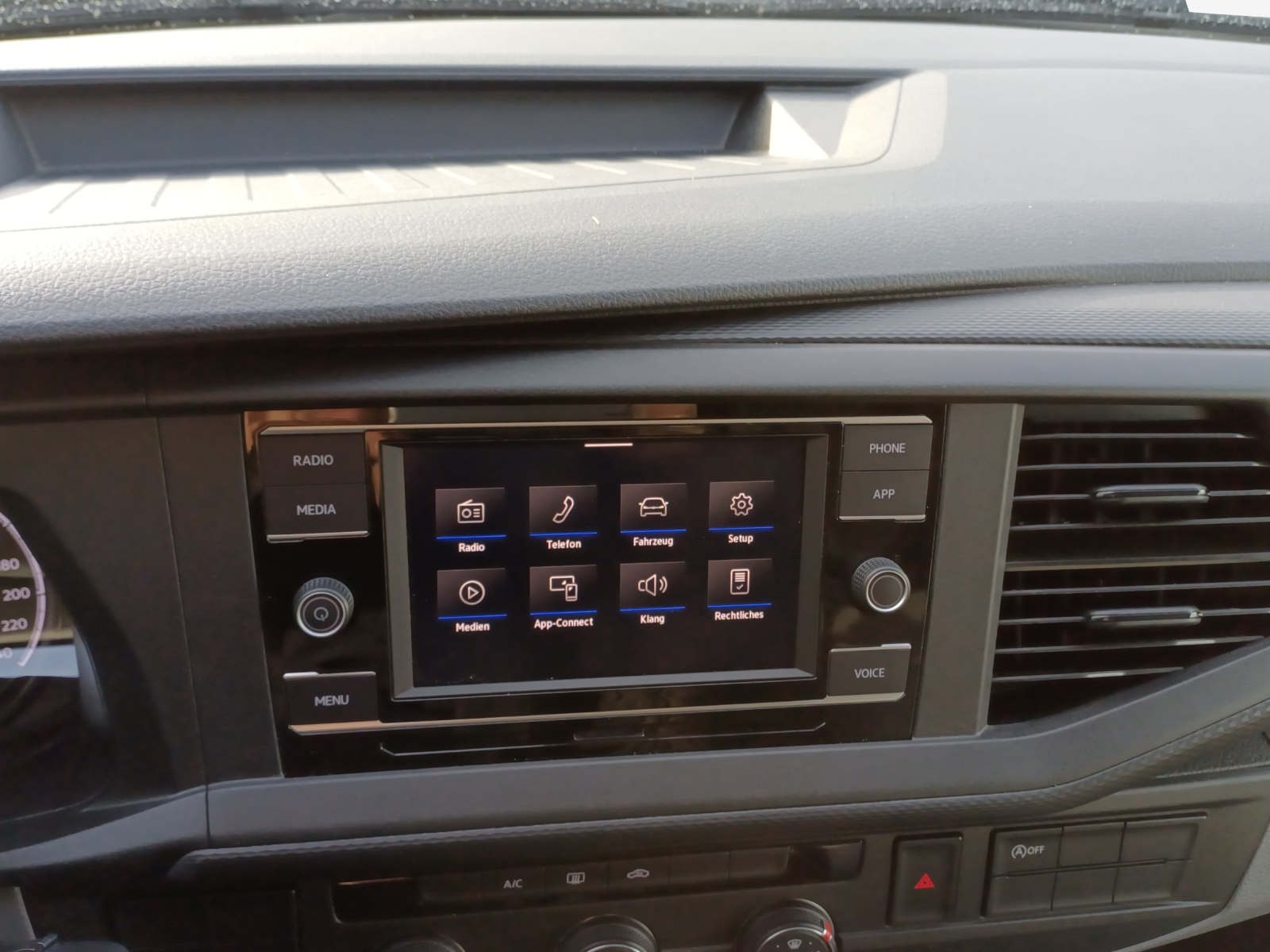 VW T6.1 2.0 TDI Entry-image-14