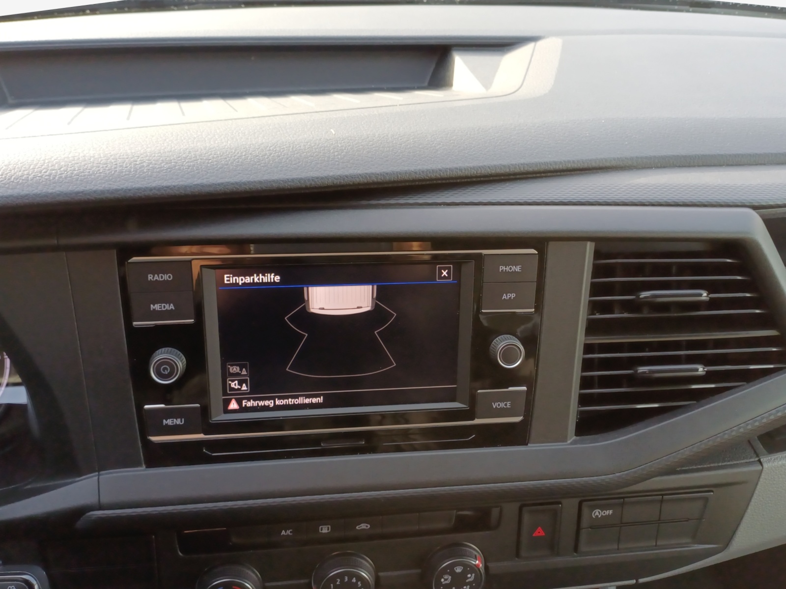 VW T6.1 2.0 TDI Entry-image-15