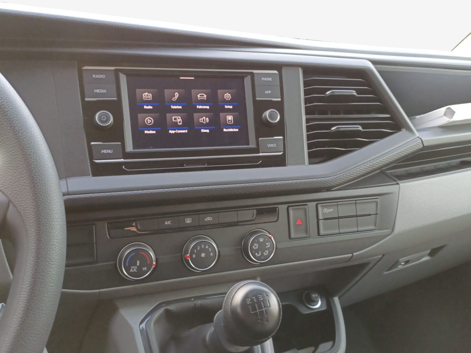 VW T6.1 2.0 TDI Entry-image-10