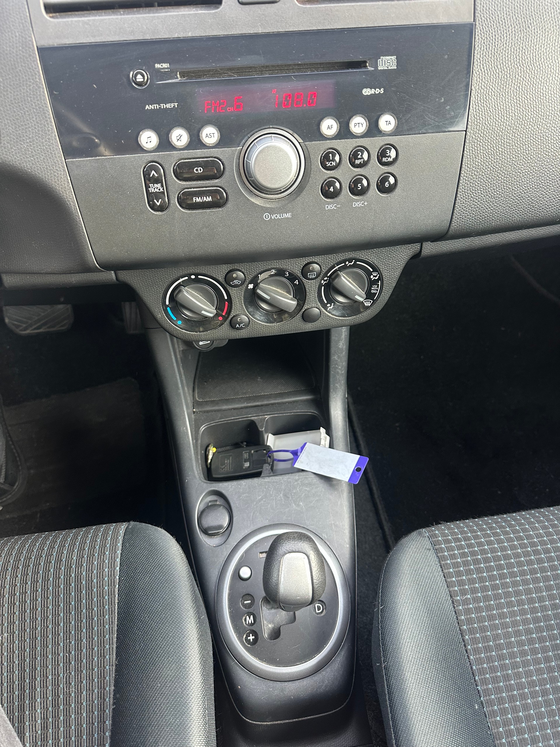 SUZUKI Swift 1.3i 16V GL-image-9