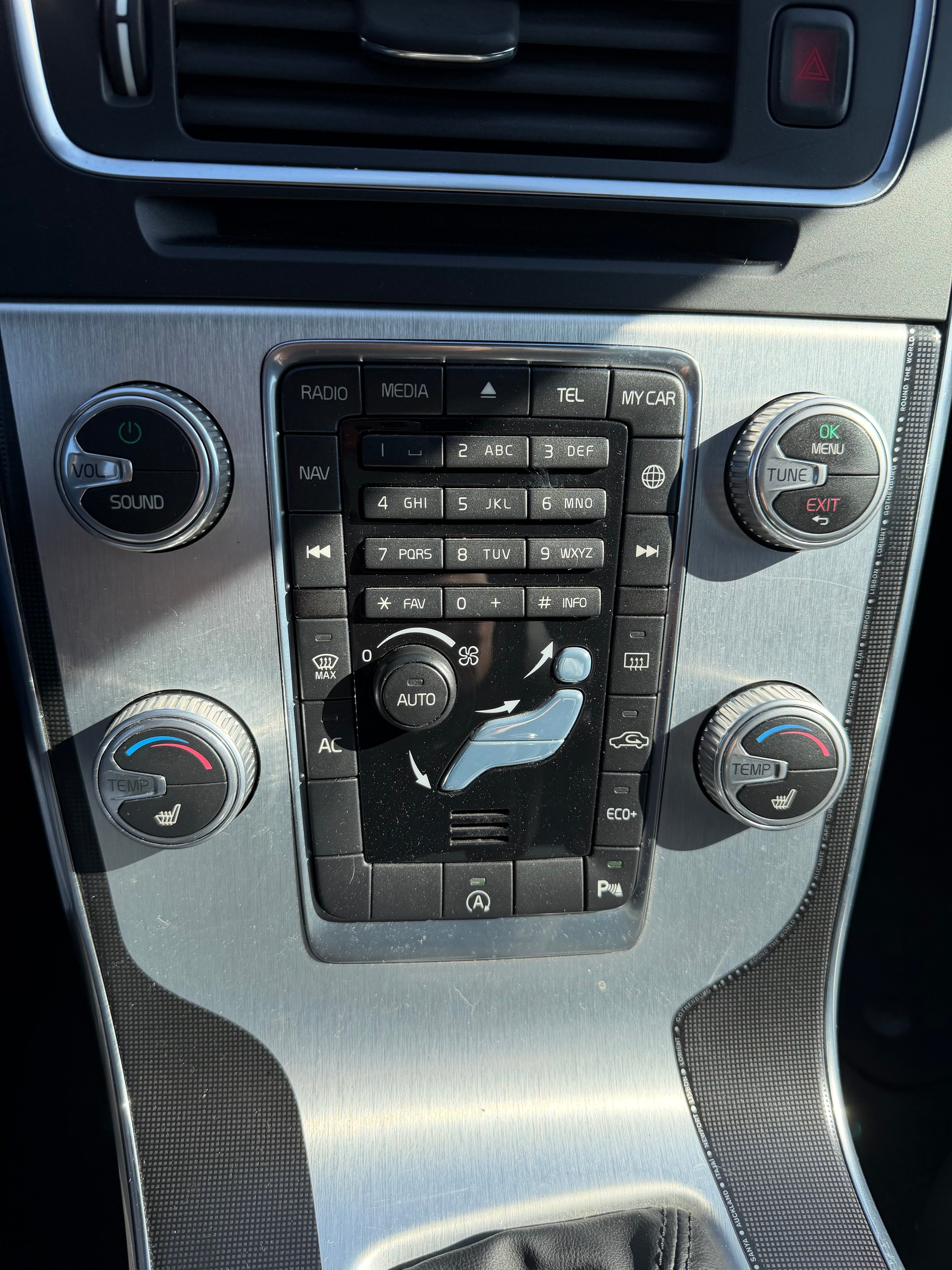 VOLVO V60 D4 OceanRace Geartronic-image-16
