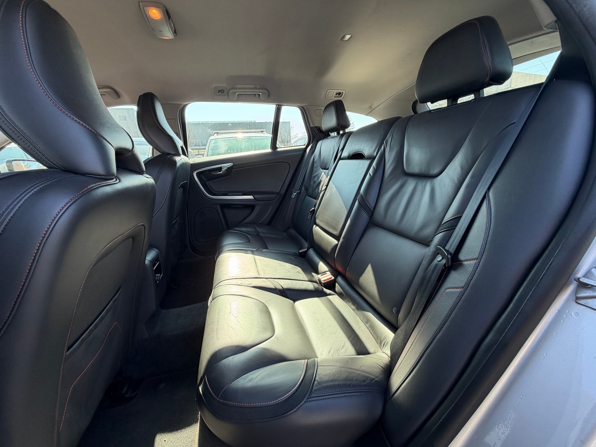 VOLVO V60 D4 OceanRace Geartronic-image-10