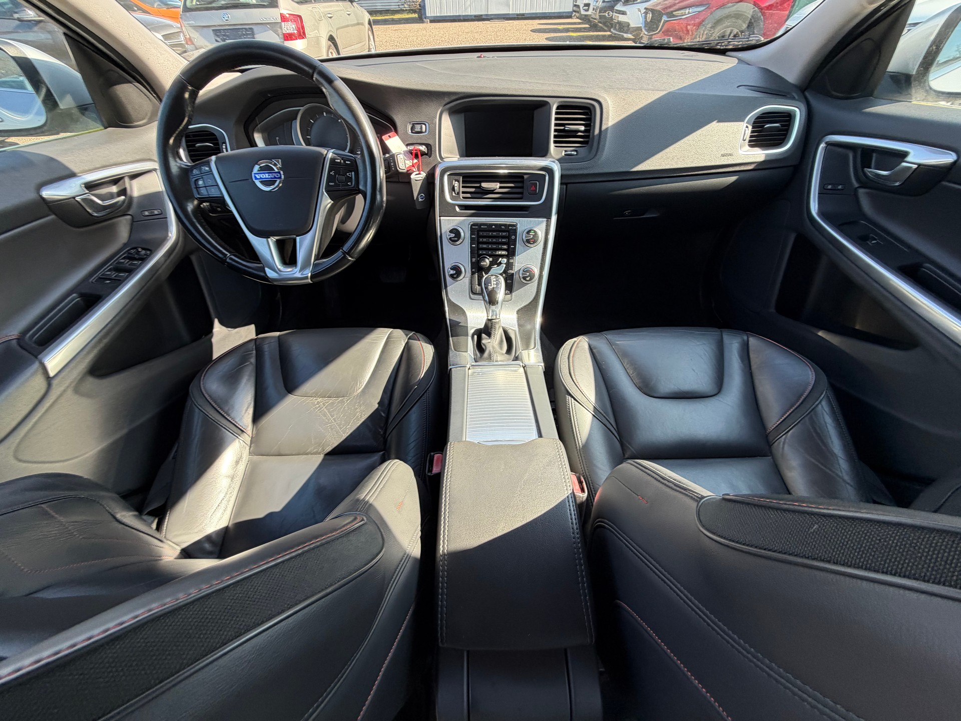 VOLVO V60 D4 OceanRace Geartronic-image-11
