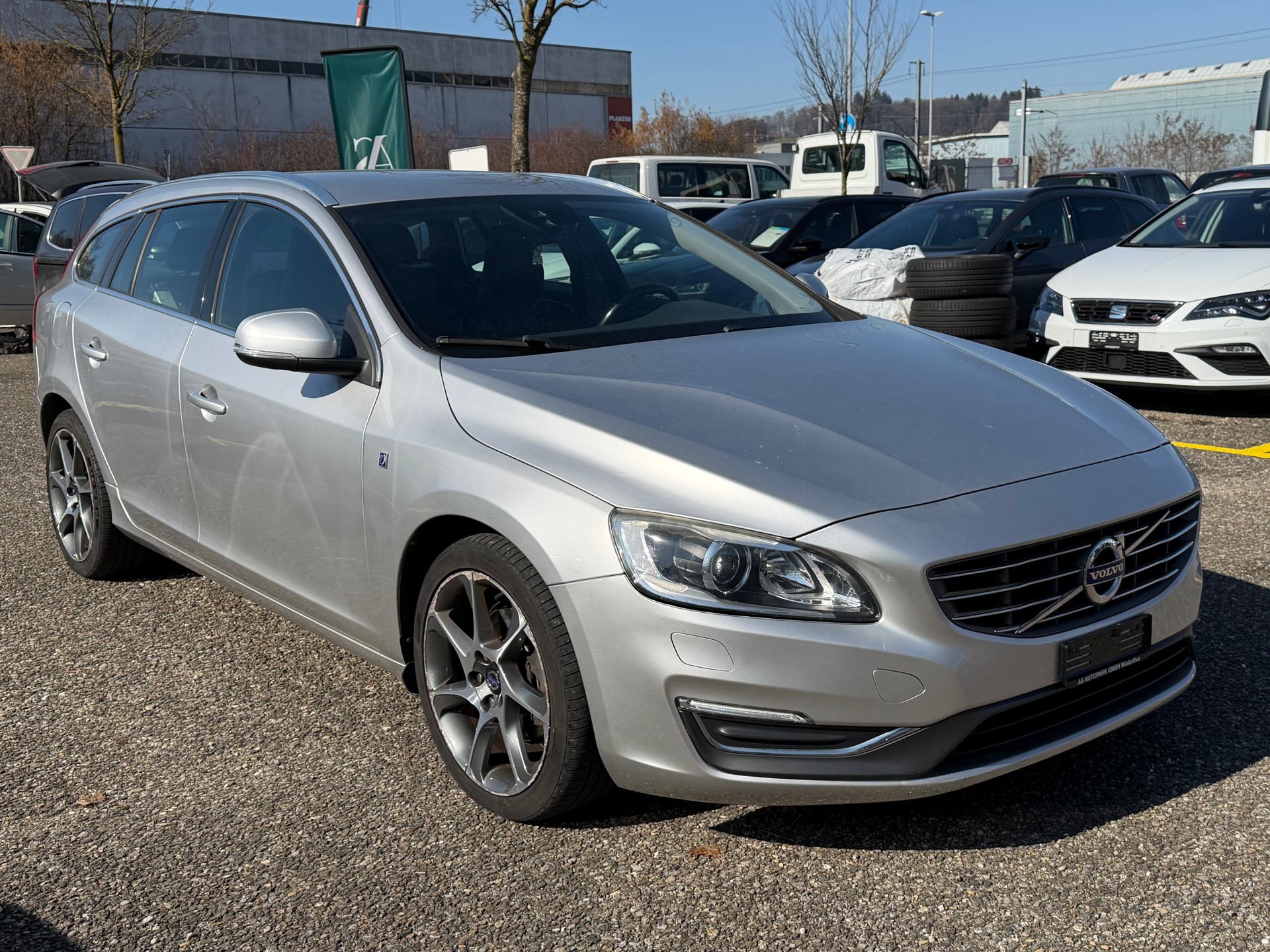 VOLVO V60 D4 OceanRace Geartronic-image-2