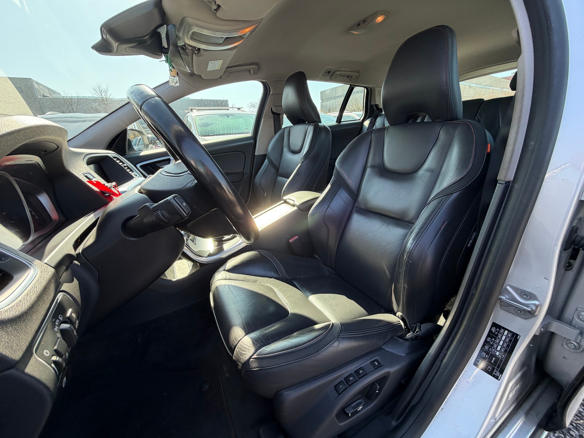 VOLVO V60 D4 OceanRace Geartronic-image-8