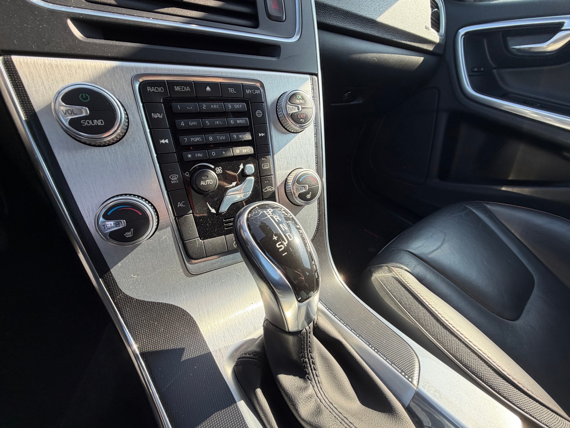 VOLVO V60 D4 OceanRace Geartronic-image-13