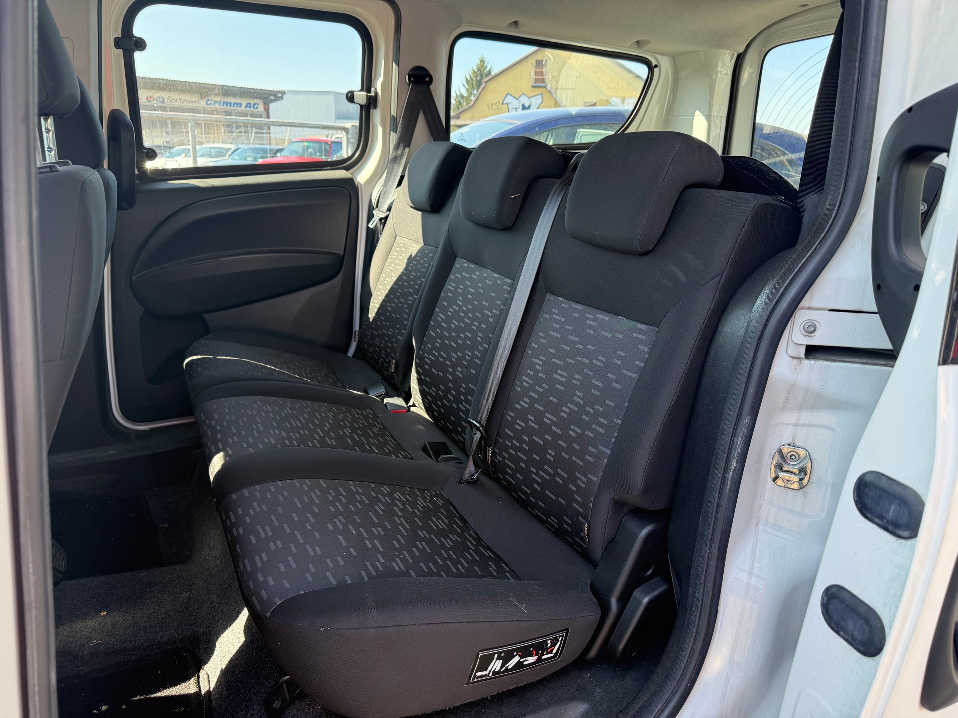 OPEL Combo 1.6 CDTI ecoFLEX Easytronic 2.4 L1H1-image-10