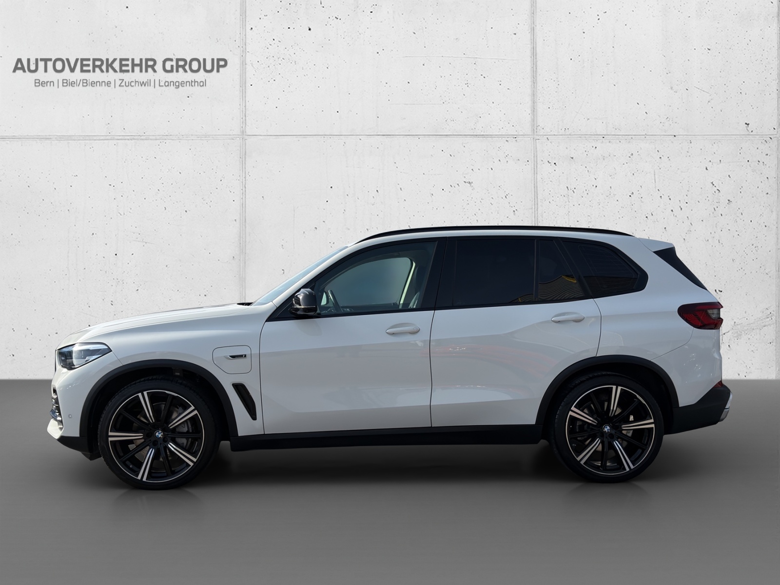 BMW X5 xDrive45e-image-2