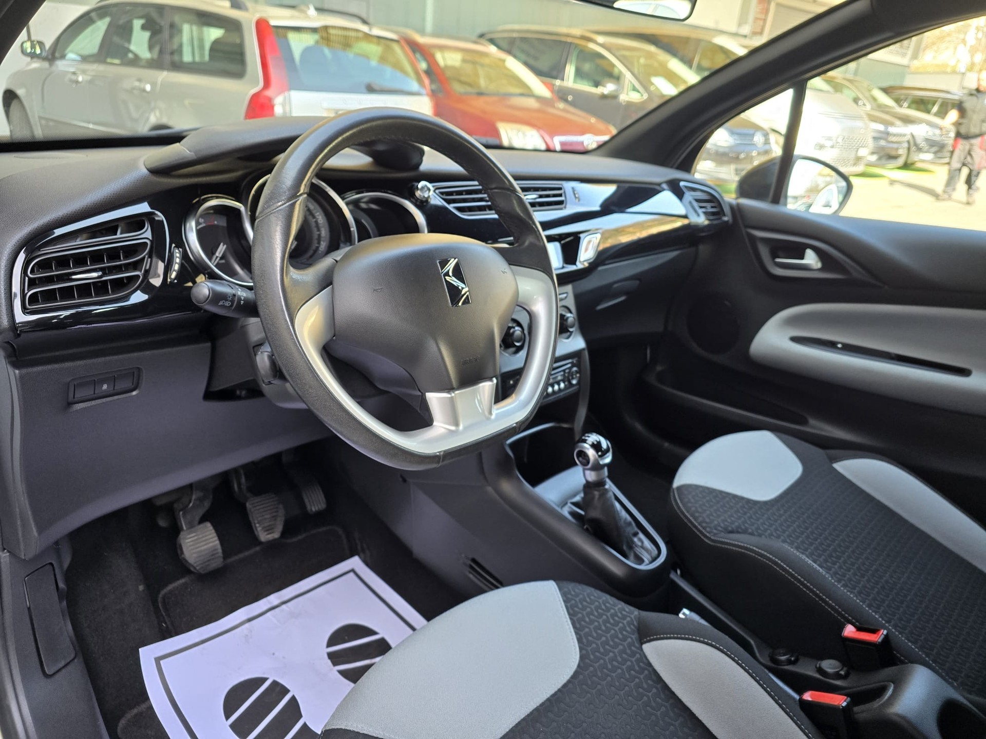 DS AUTOMOBILES DS3 1.2 VTi Chic-image-11