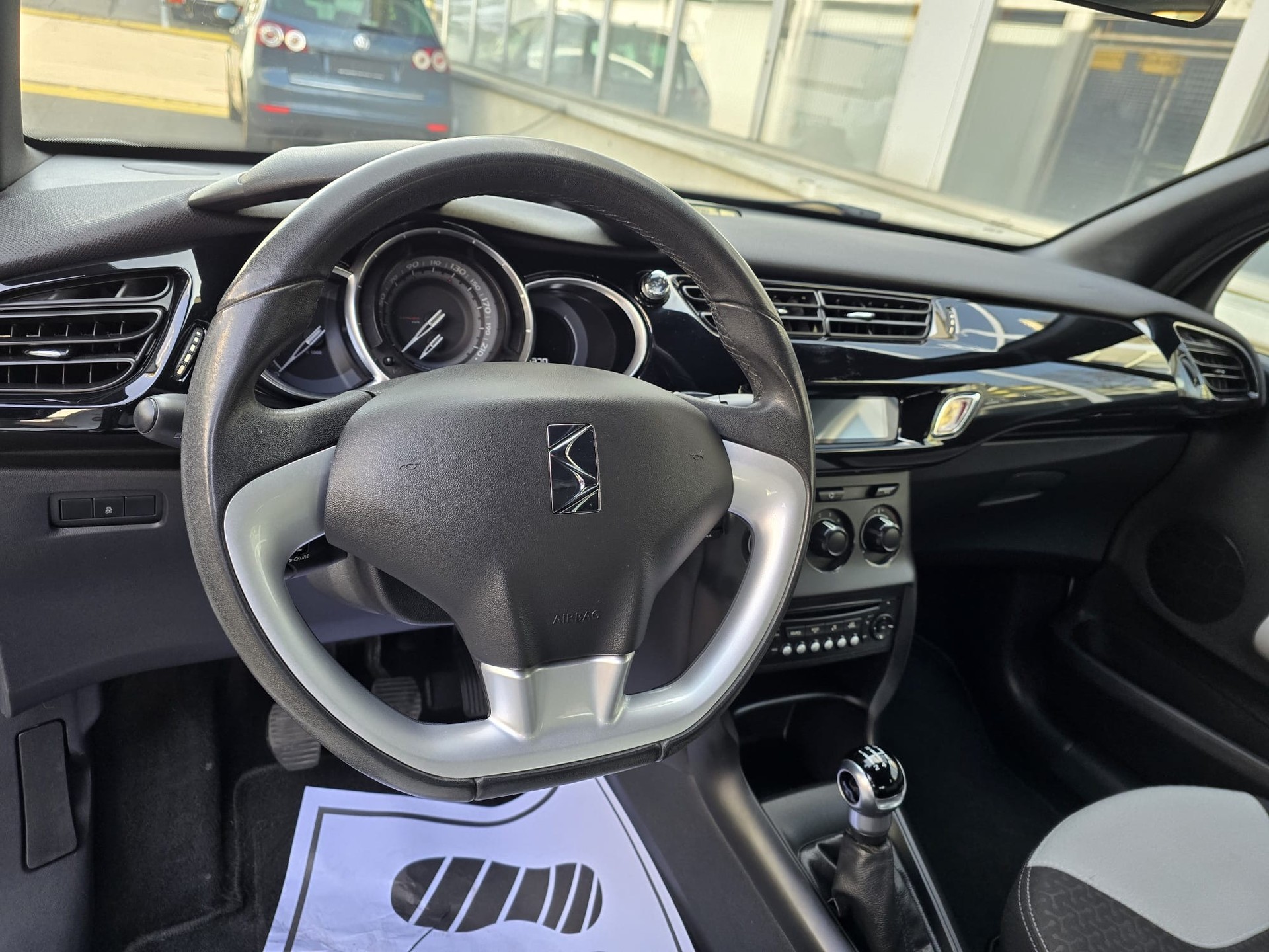 DS AUTOMOBILES DS3 1.2 VTi Chic-image-9