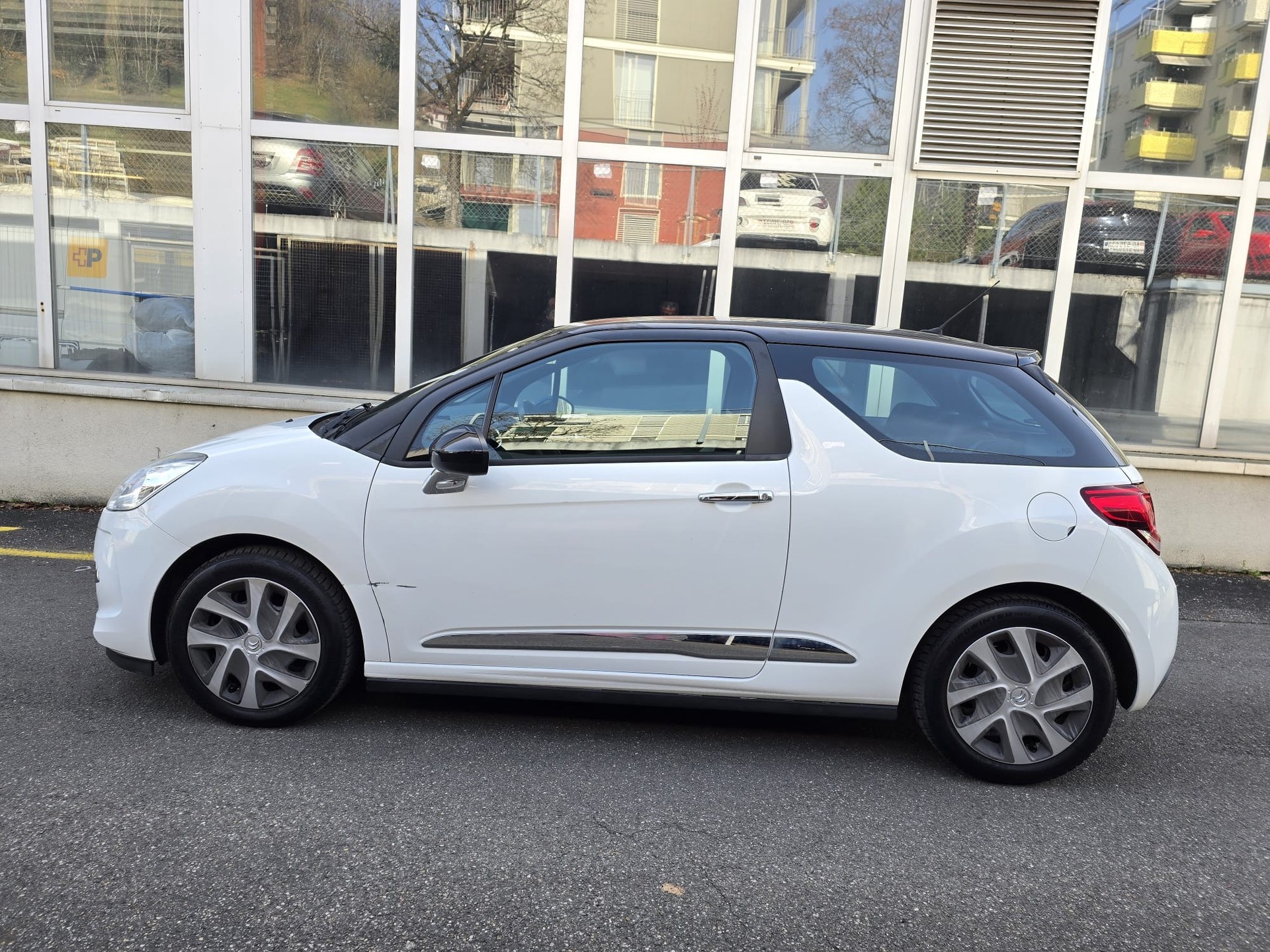 DS AUTOMOBILES DS3 1.2 VTi Chic-image-6