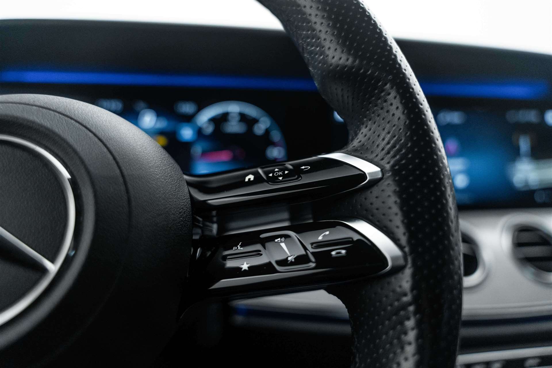 MERCEDES-BENZ MERCEDES-BENZ E 200 d FACELIFT! AMG Line 9G-Tronic-image-19