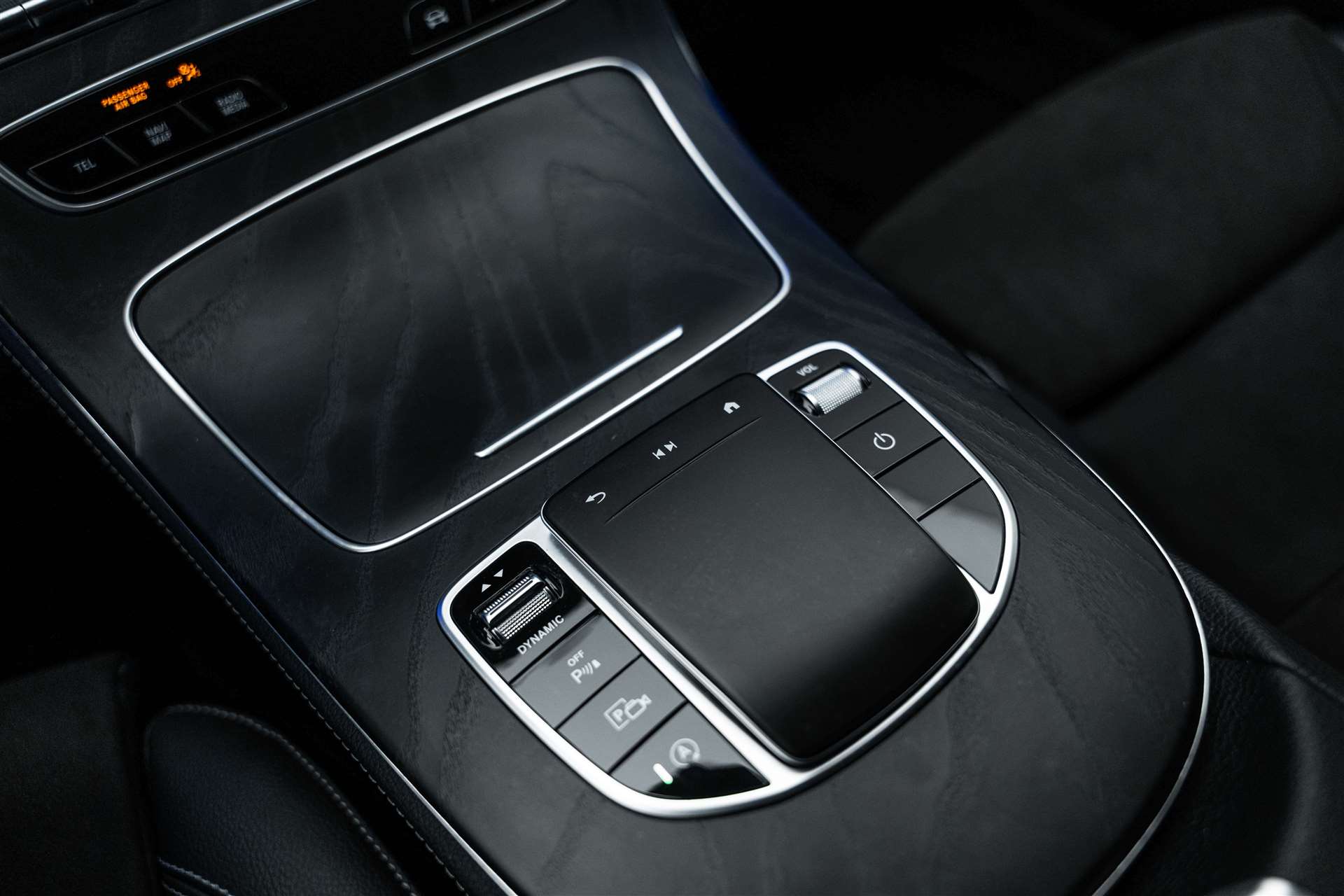 MERCEDES-BENZ MERCEDES-BENZ E 200 d FACELIFT! AMG Line 9G-Tronic-image-29