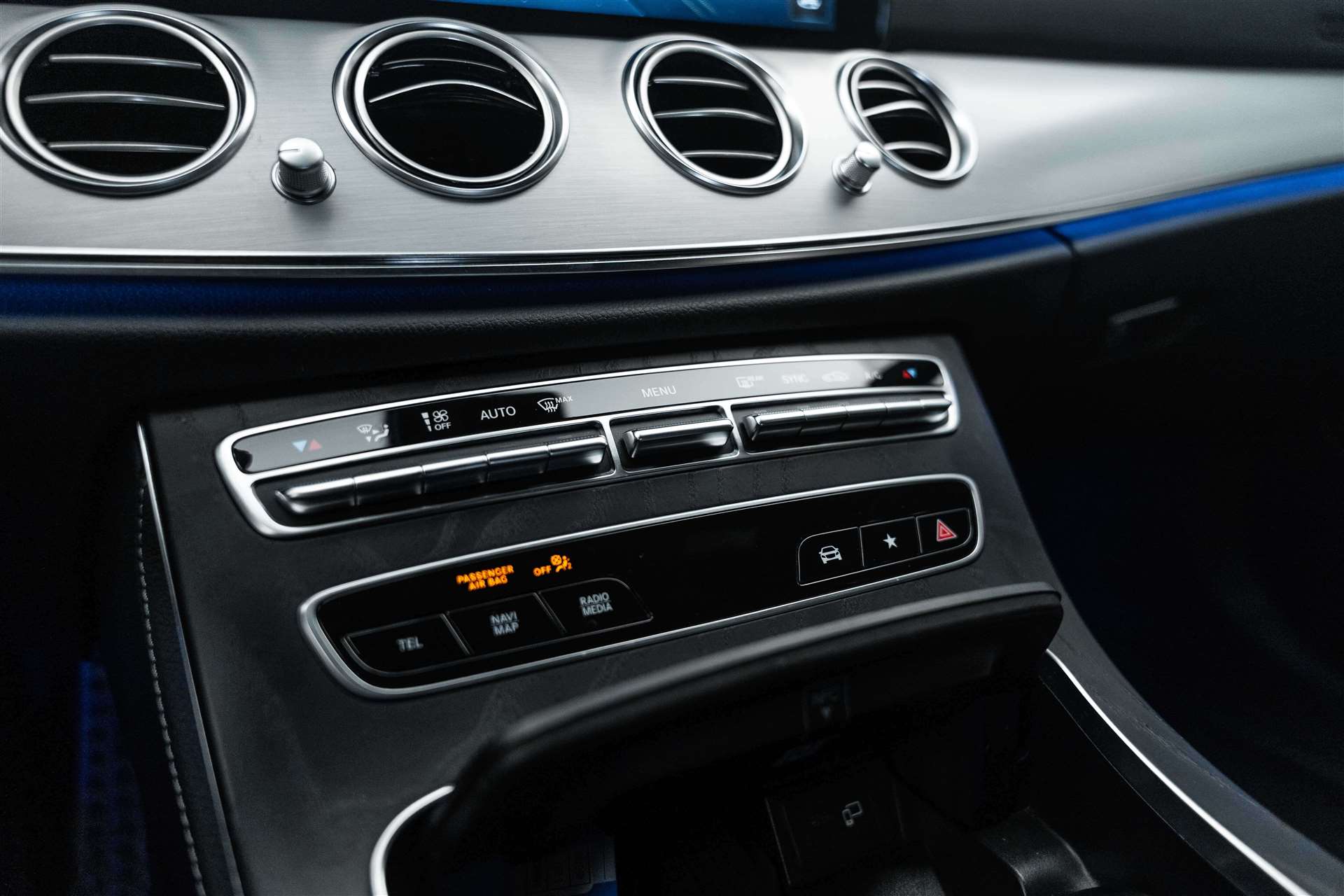 MERCEDES-BENZ MERCEDES-BENZ E 200 d FACELIFT! AMG Line 9G-Tronic-image-28