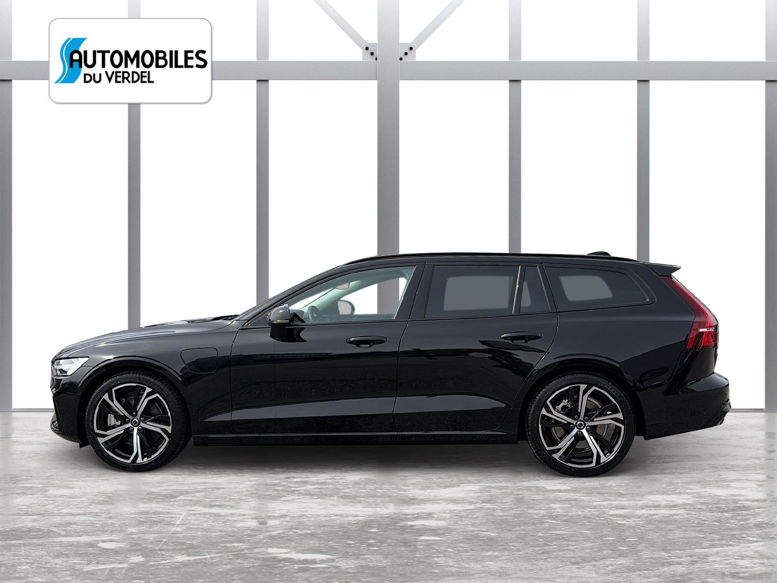 VOLVO V60 2.0 T6 TE Plus Dark eAWD-image-1