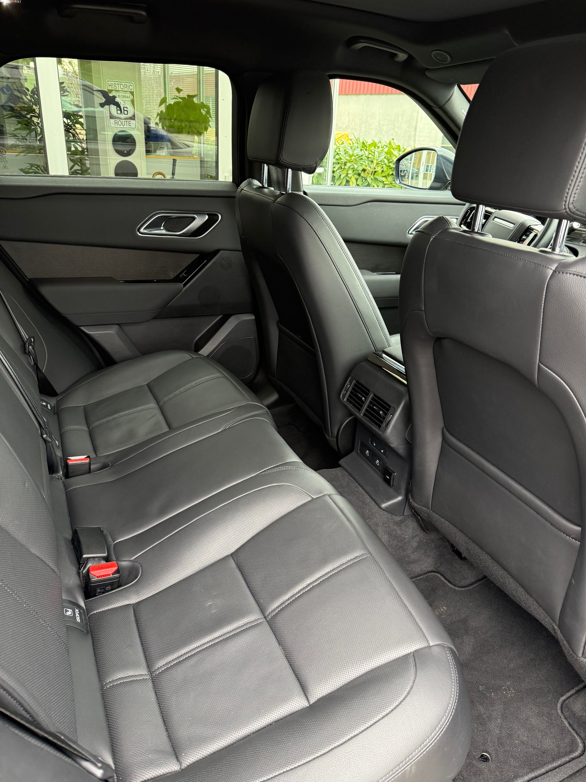 LAND ROVER Range Rover Velar P400e 2.0 I4 PHEV Dynamic SE Automatic-image-4