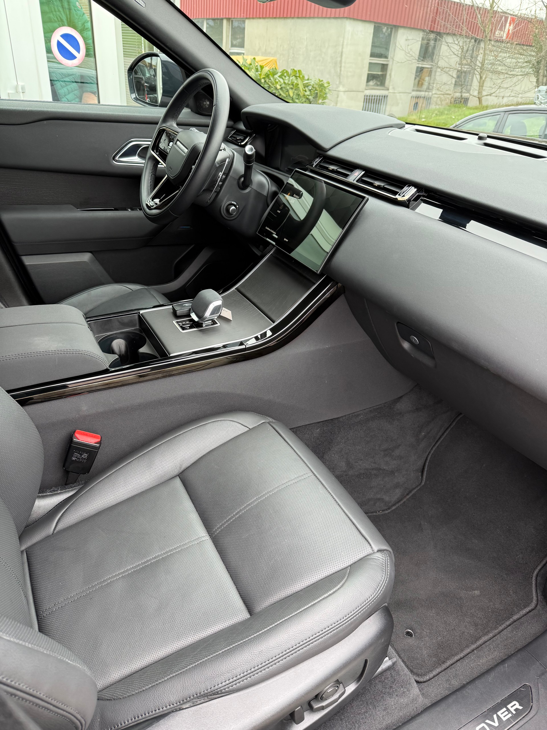 LAND ROVER Range Rover Velar P400e 2.0 I4 PHEV Dynamic SE Automatic-image-3