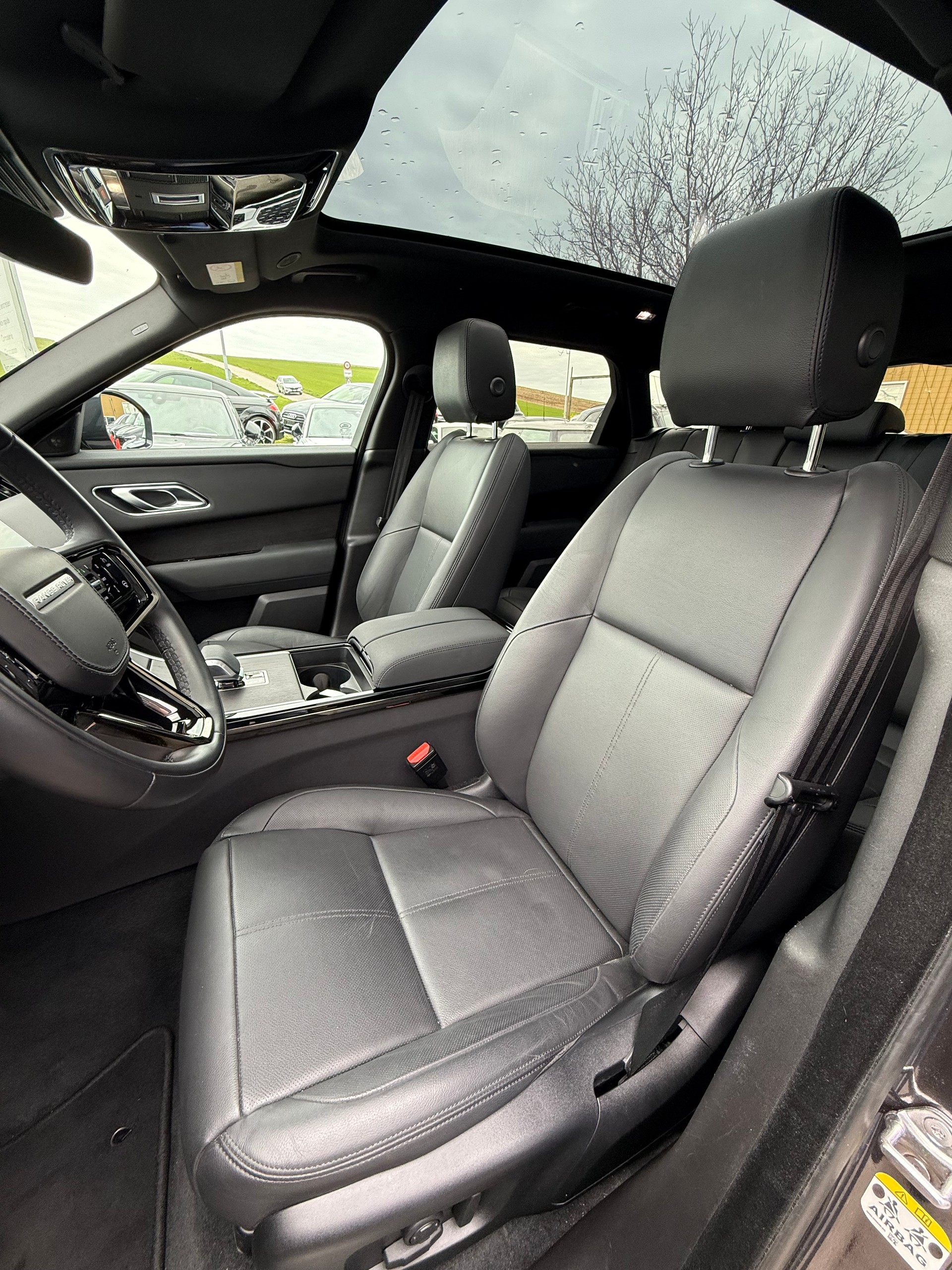 LAND ROVER Range Rover Velar P400e 2.0 I4 PHEV Dynamic SE Automatic-image-6