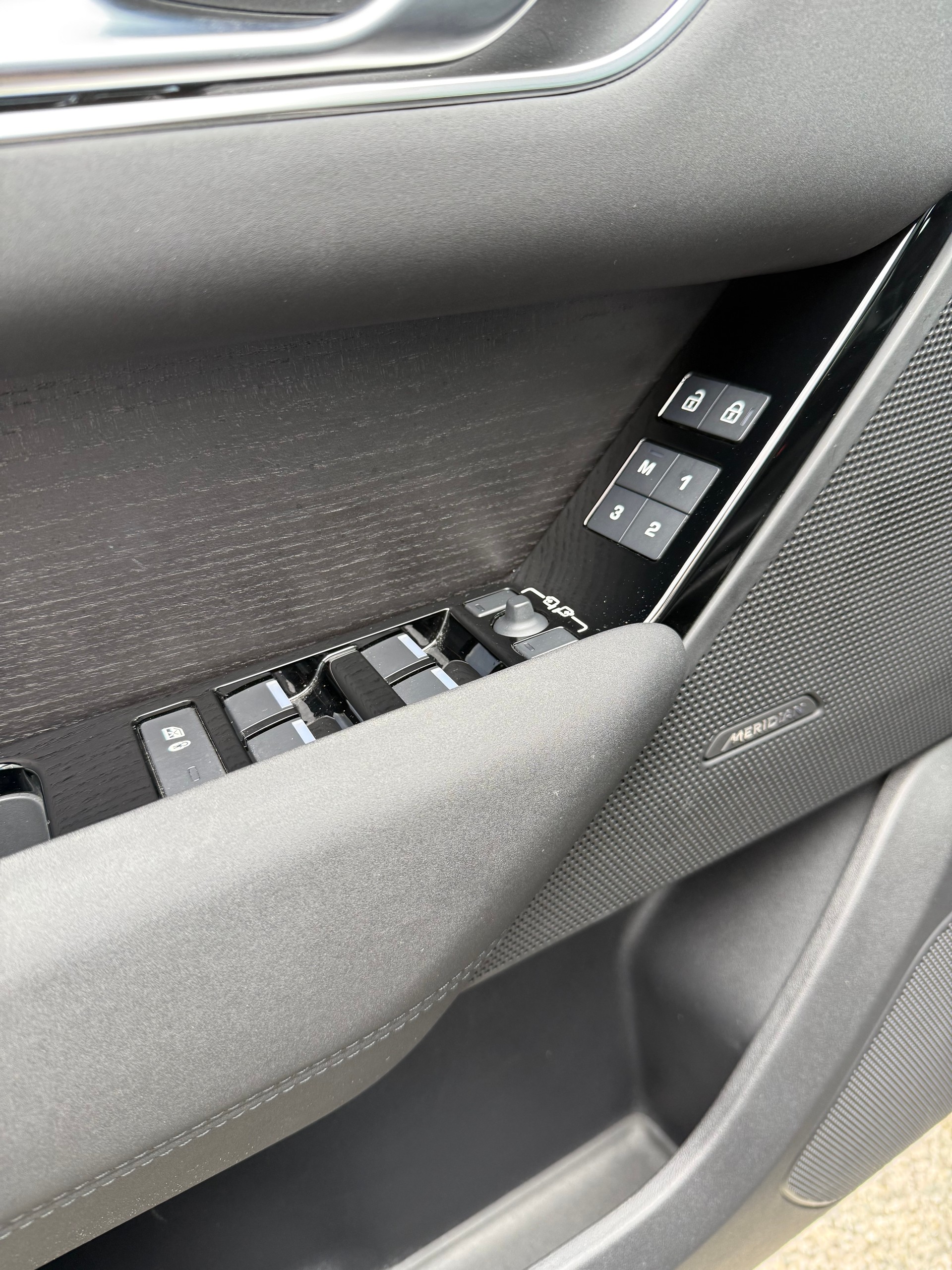 LAND ROVER Range Rover Velar P400e 2.0 I4 PHEV Dynamic SE Automatic-image-5