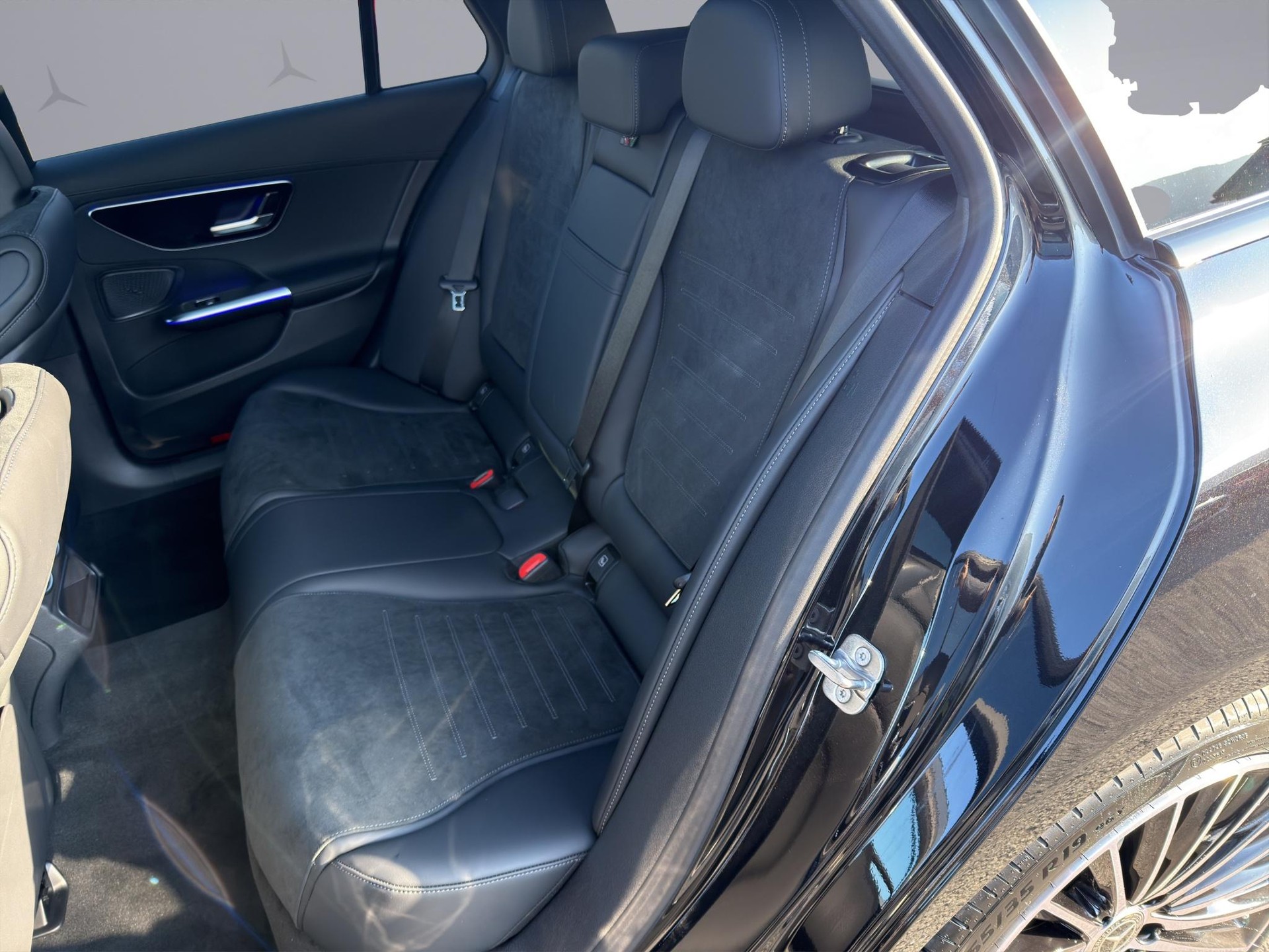 MERCEDES-BENZ C 220 d Swiss Star AMG Line 4matic Kombi-image-9