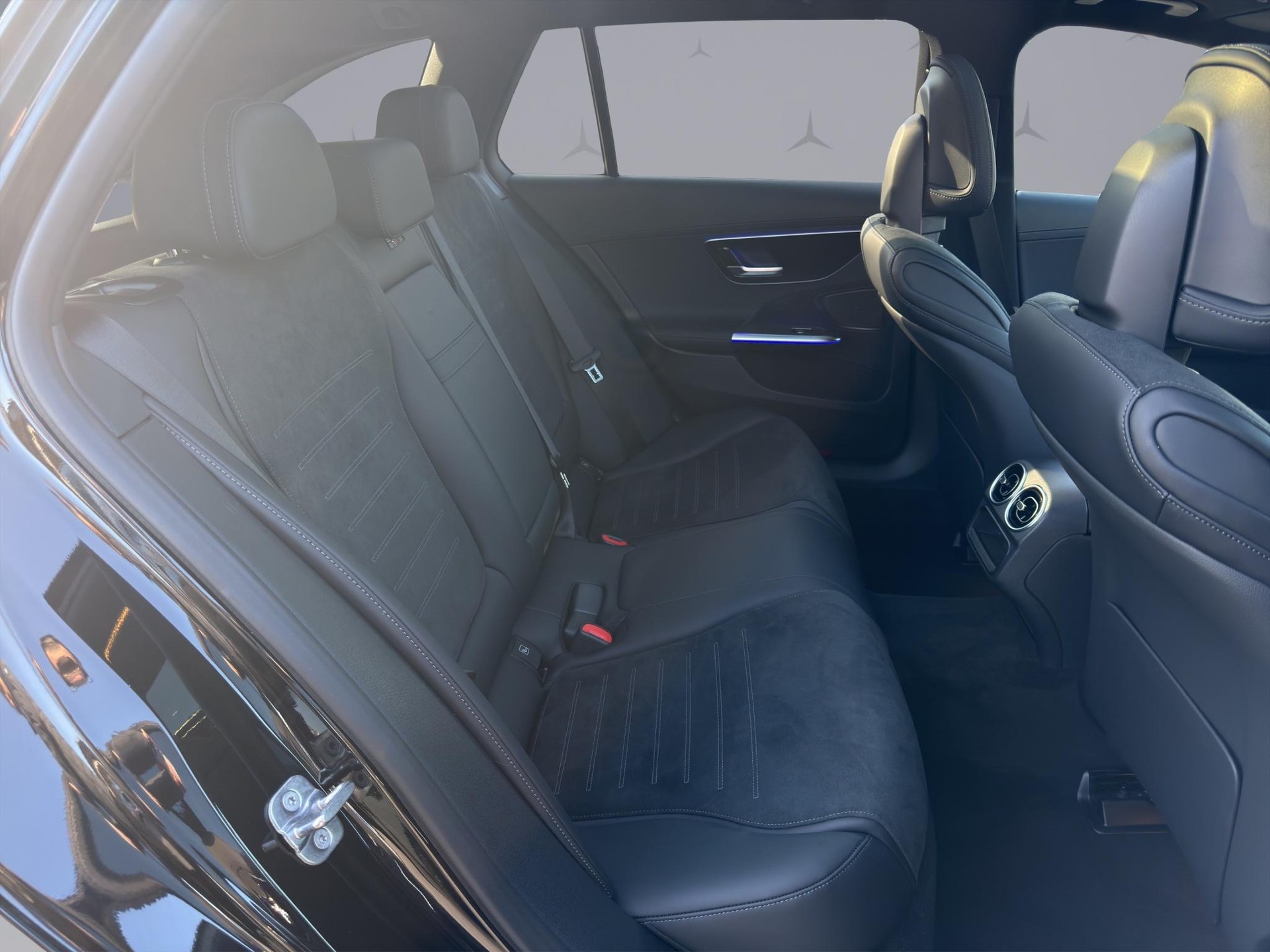 MERCEDES-BENZ C 220 d Swiss Star AMG Line 4matic Kombi-image-16