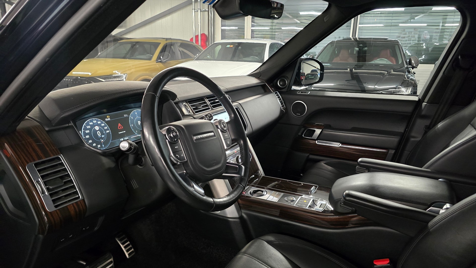 LAND ROVER Range Rover 3.0 TDV6 HSE Automatic-image-18