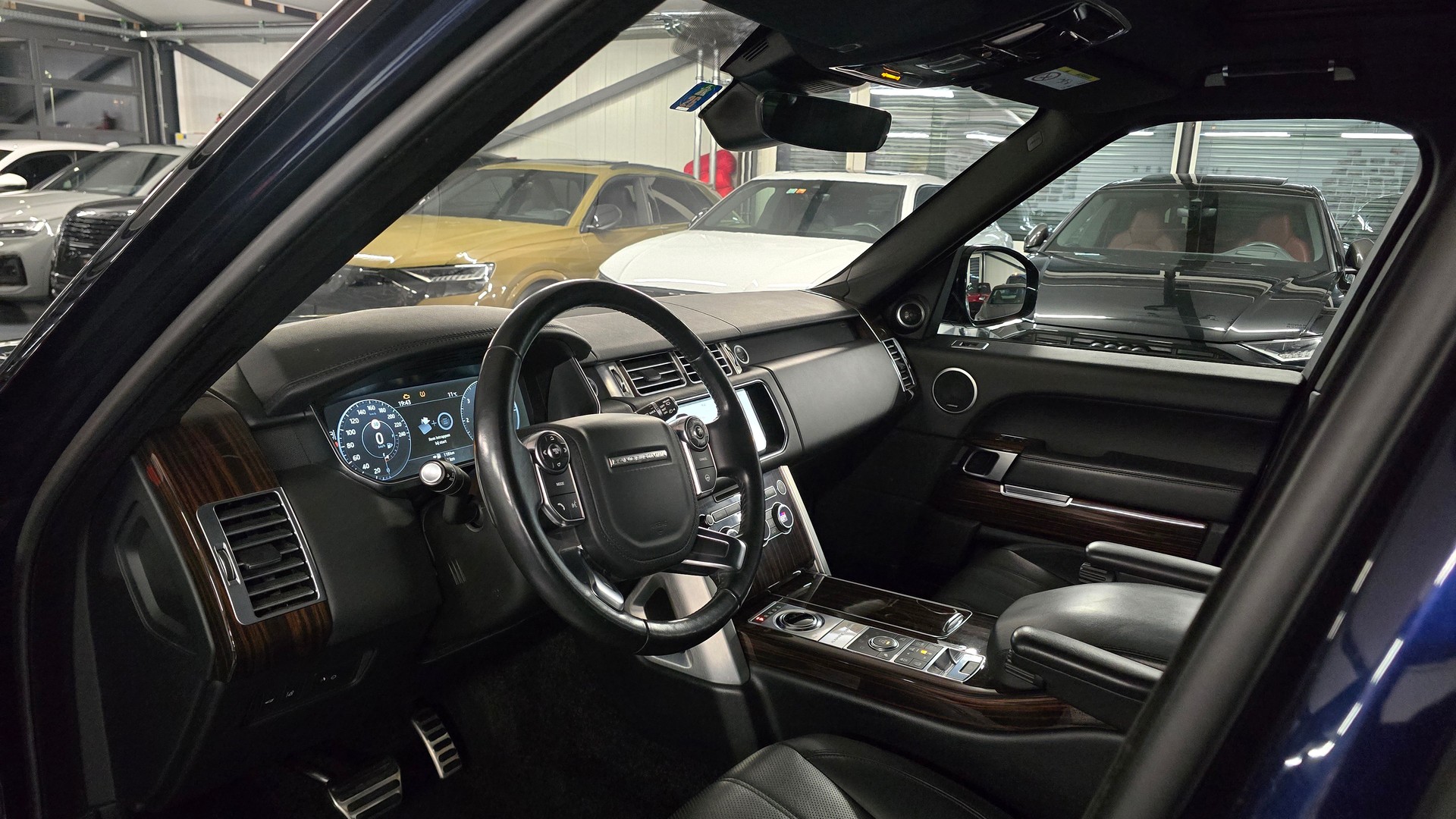 LAND ROVER Range Rover 3.0 TDV6 HSE Automatic-image-13