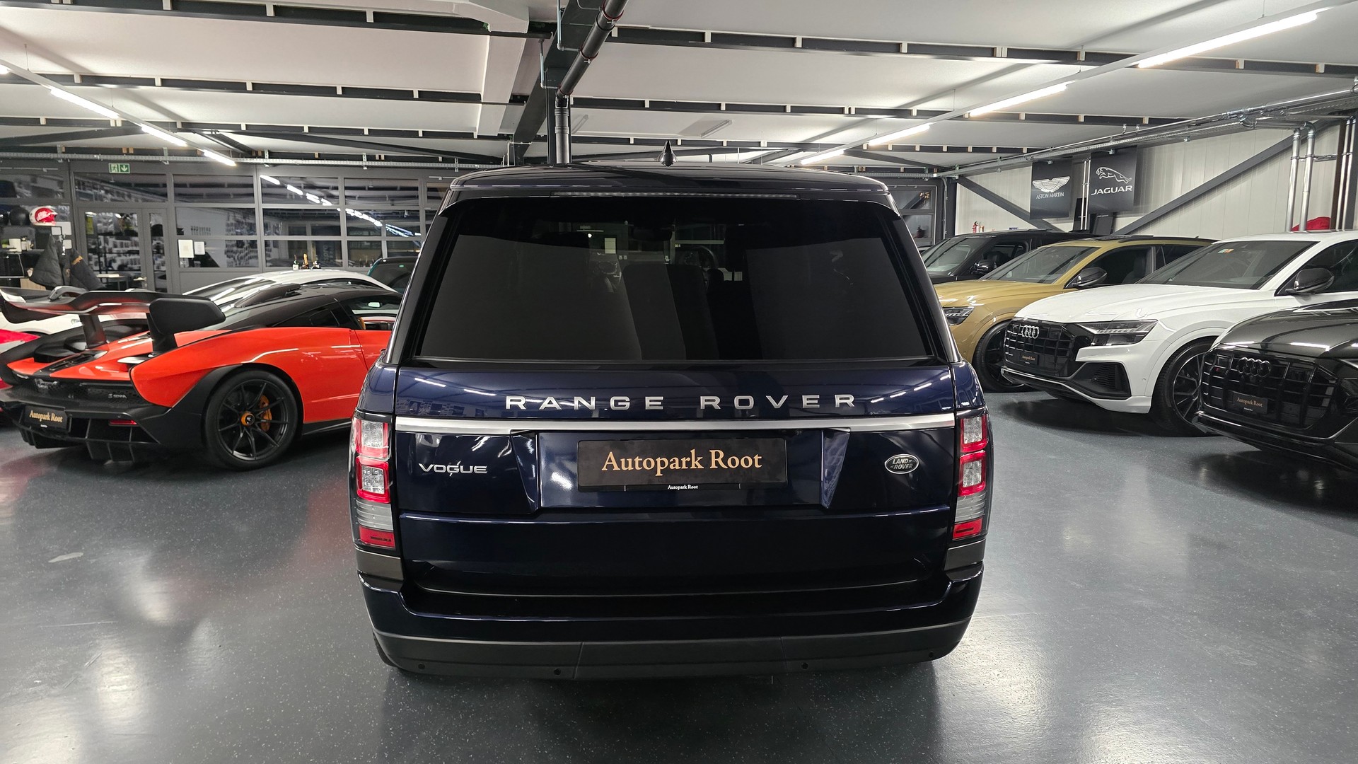LAND ROVER Range Rover 3.0 TDV6 HSE Automatic-image-7
