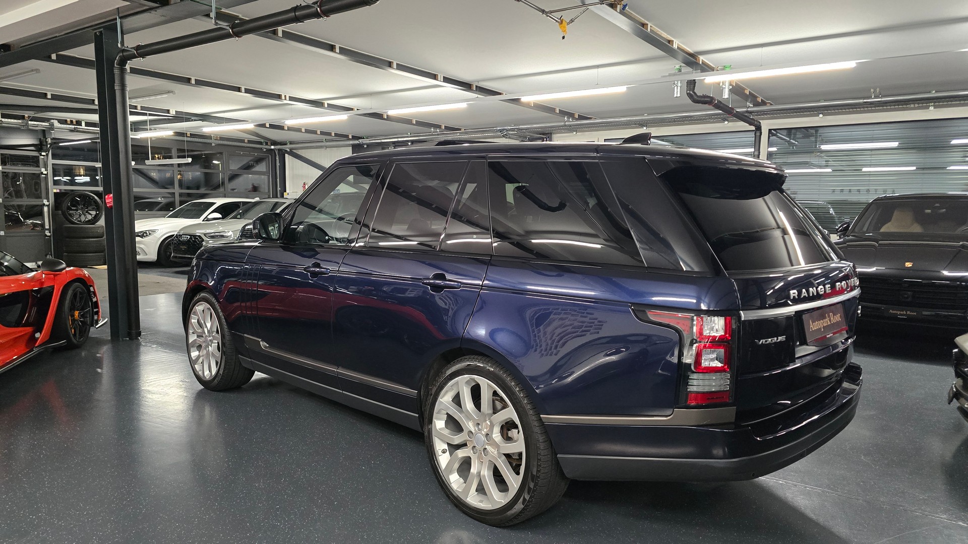 LAND ROVER Range Rover 3.0 TDV6 HSE Automatic-image-9
