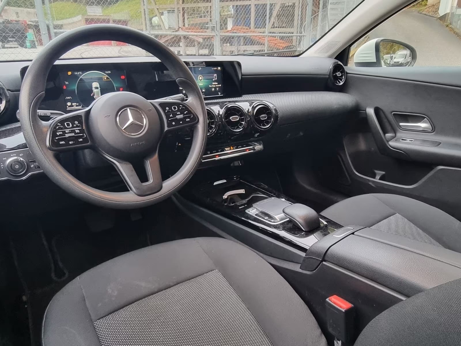 MERCEDES-BENZ A 180 d Style 7G-DCT-image-4