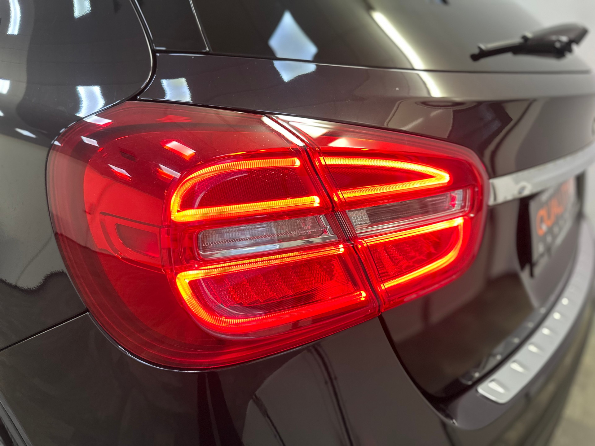 MERCEDES-BENZ GLA 250 4Matic 7G-DCT-image-4