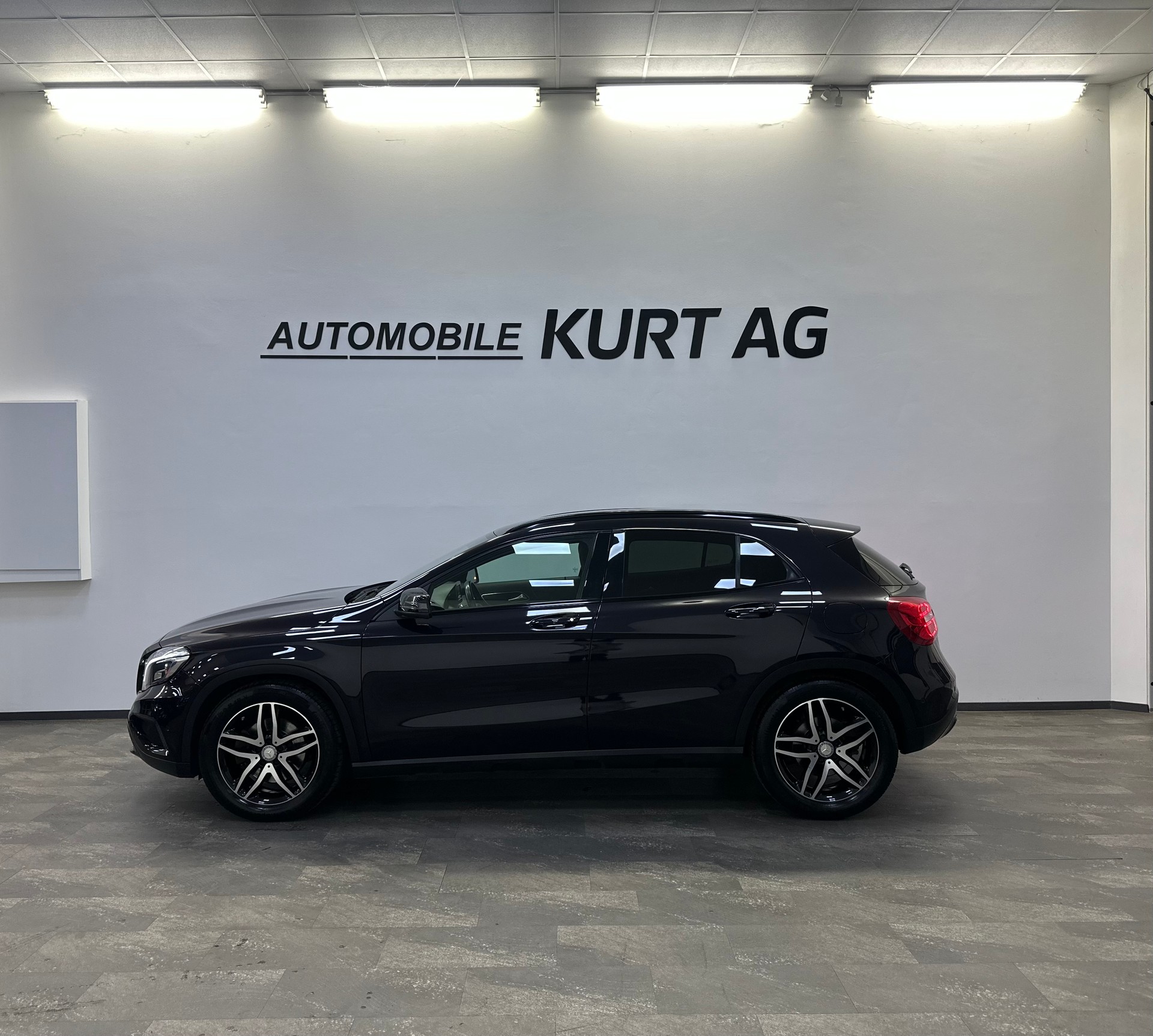 MERCEDES-BENZ GLA 250 4Matic 7G-DCT-image-2