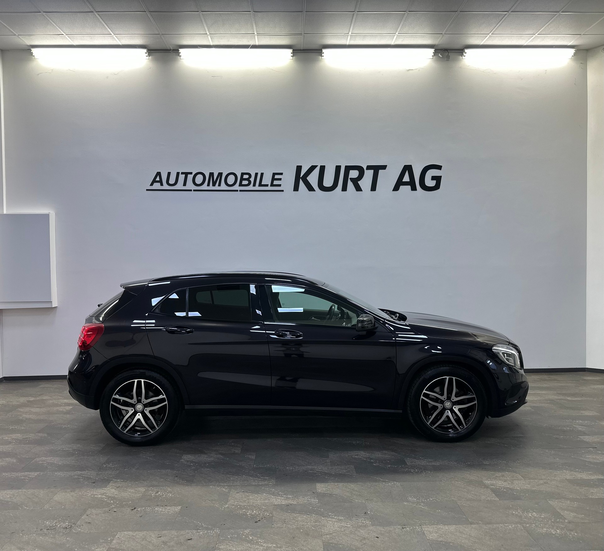 MERCEDES-BENZ GLA 250 4Matic 7G-DCT-image-9