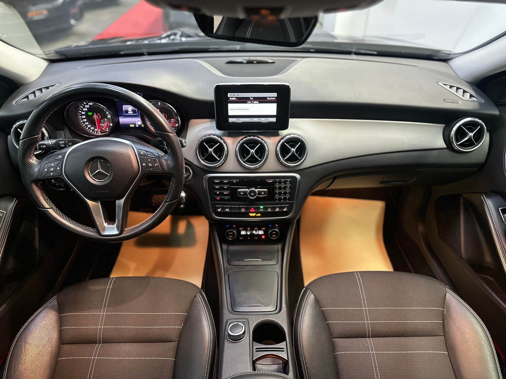 MERCEDES-BENZ GLA 250 4Matic 7G-DCT-image-12